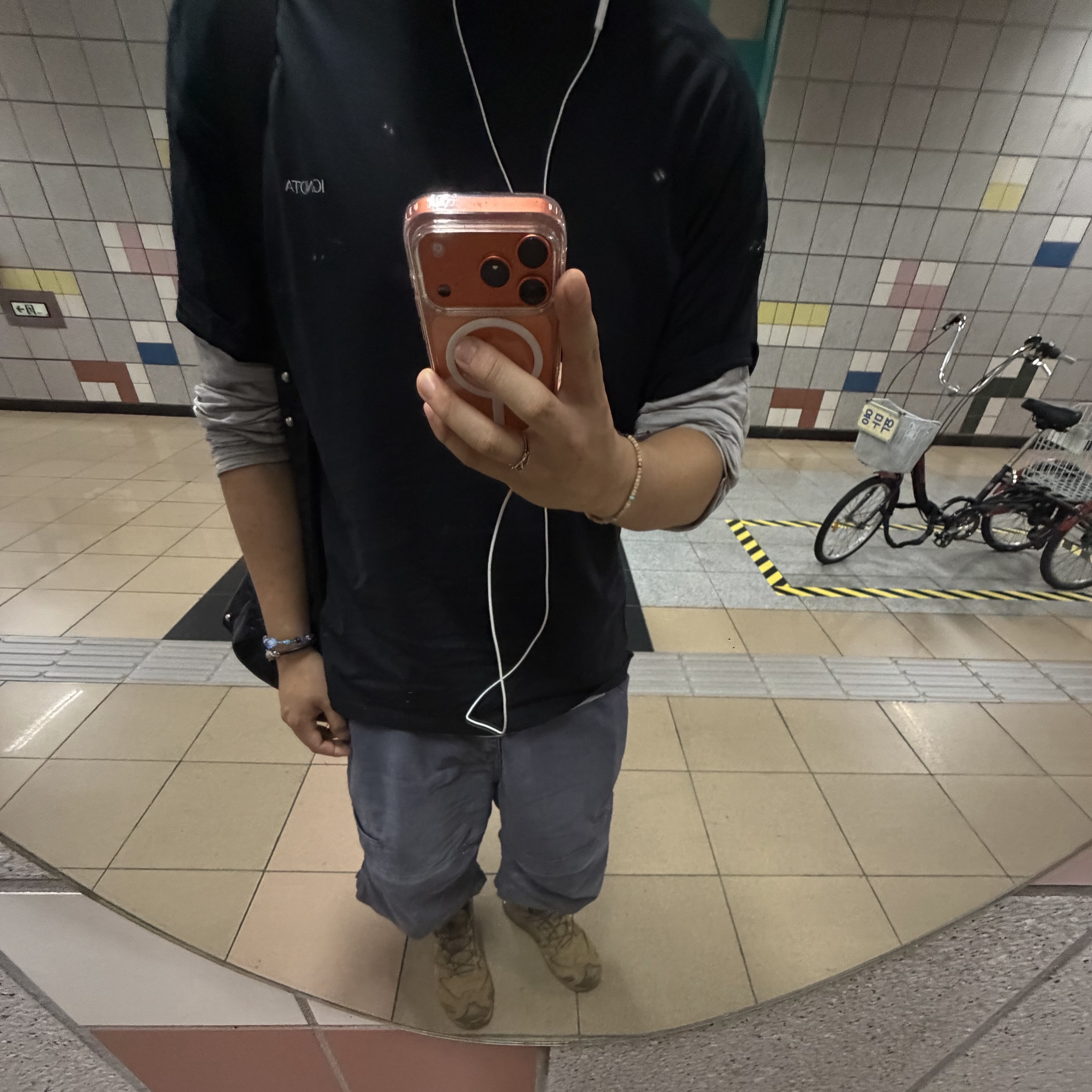 IGNOTA Core:14 Vein Scarf Warm Grey, Salomon XA Forces Mid Gore-Tex Coyote Brown 착용 스타일 - 2