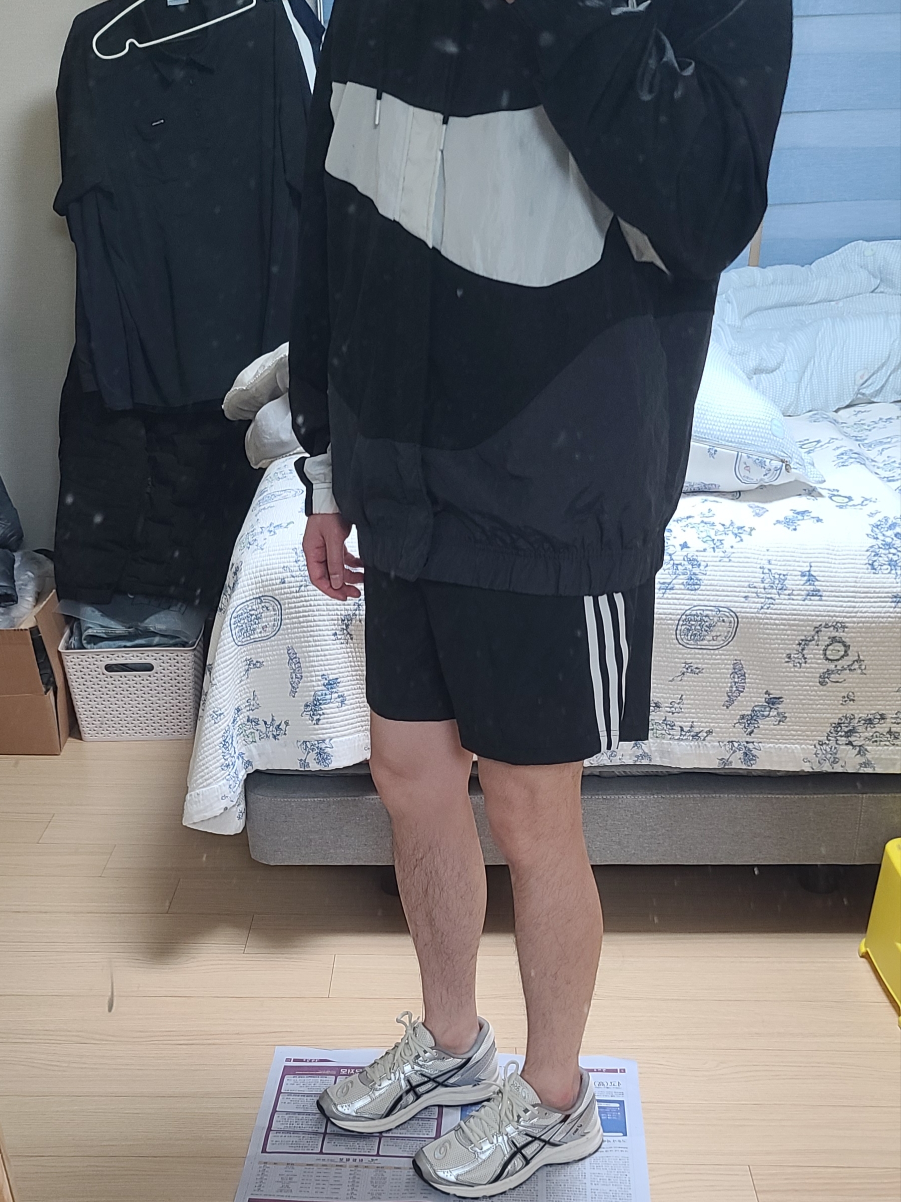 Asics Jog 100 S White Black - 2E Wide 착용 스타일 - 1