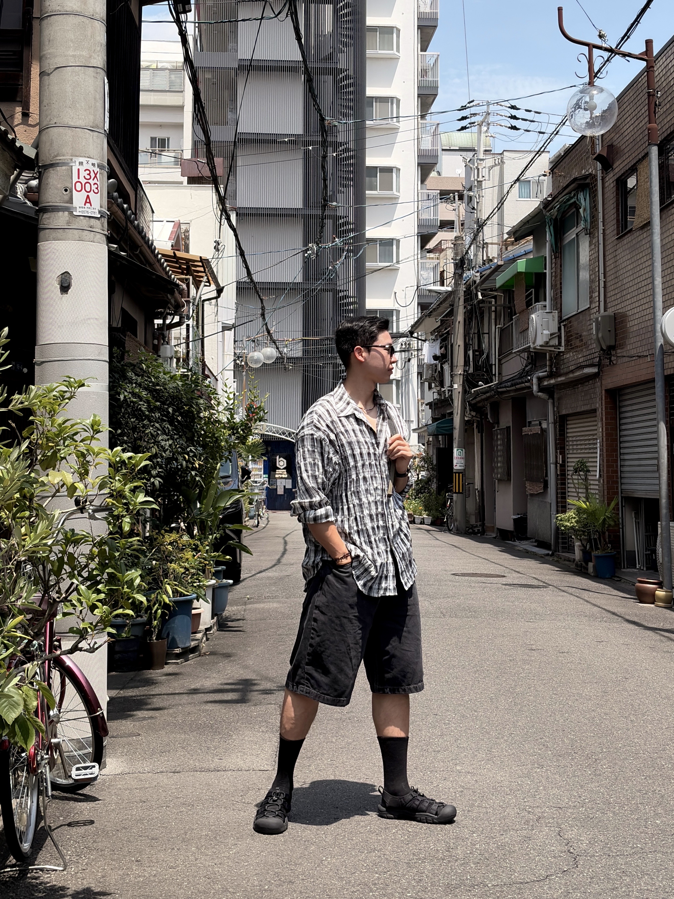 Keen Newport H2 Triple Black, Undermycar Mu.36 Anti Fxxking Logo Play Basic Long Sleeve Check Shirts Blue Black 착용 스타일 - 1