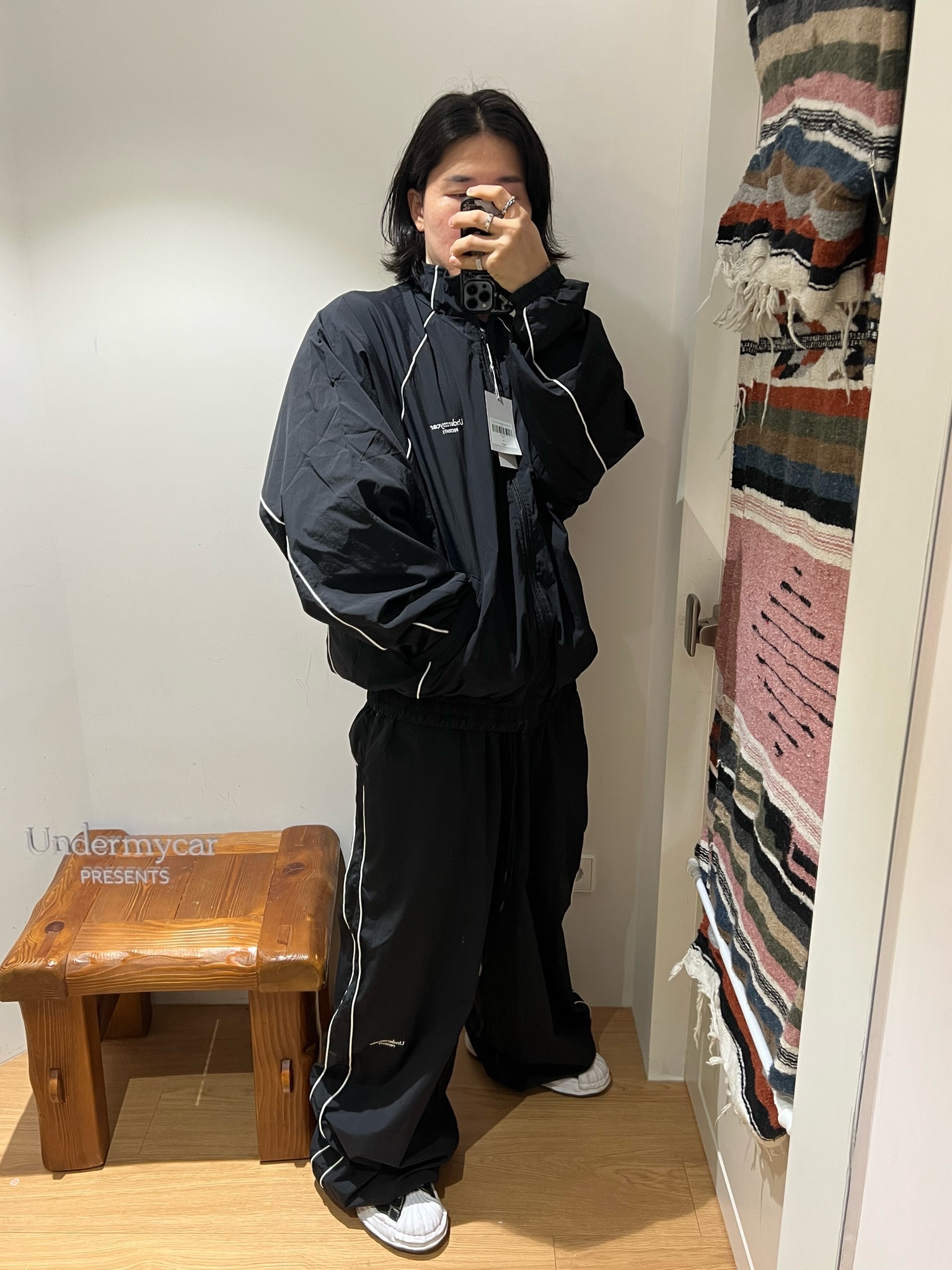 Undermycar Mu.126 Original Logo Piping Line Nylon Pants Black, Undermycar MU.132 Original Logo Piping Line Track Jacket Black 착용 스타일 - 2