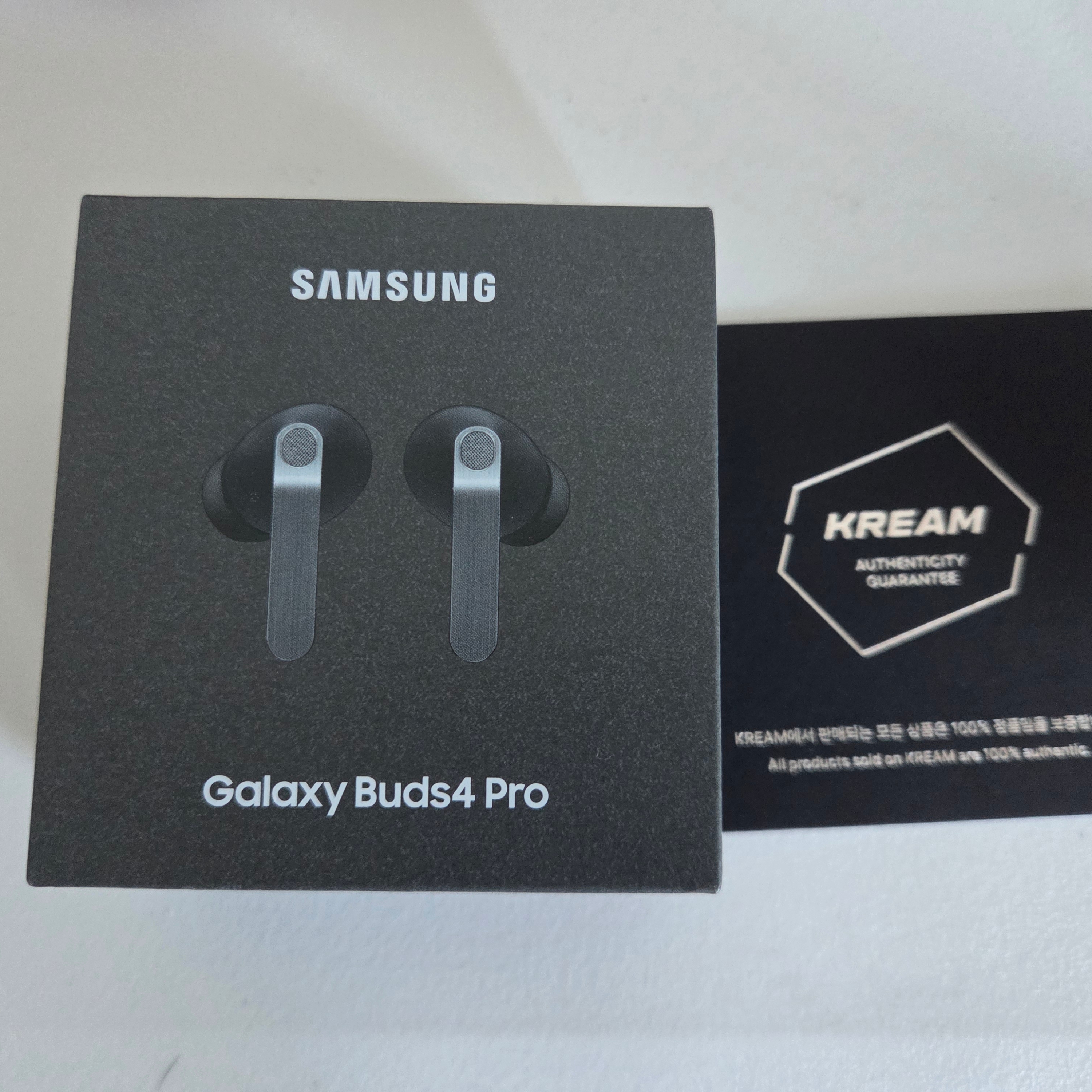 Samsung Galaxy Buds4 Pro Black (Korean Ver.) 착용 스타일 - 1