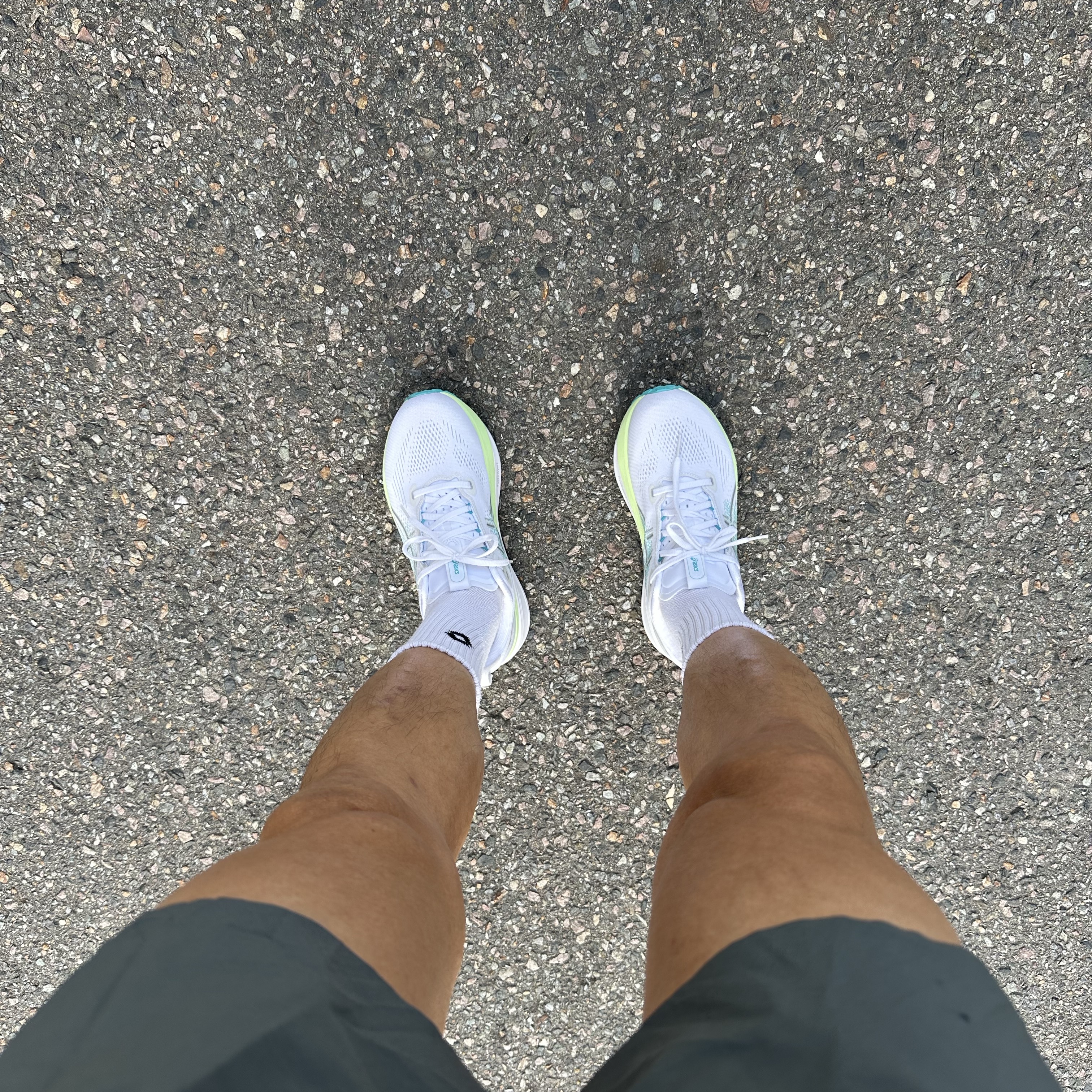 Asics Gel-Kayano 33 White Energy Aqua - D Standard 착용 스타일
