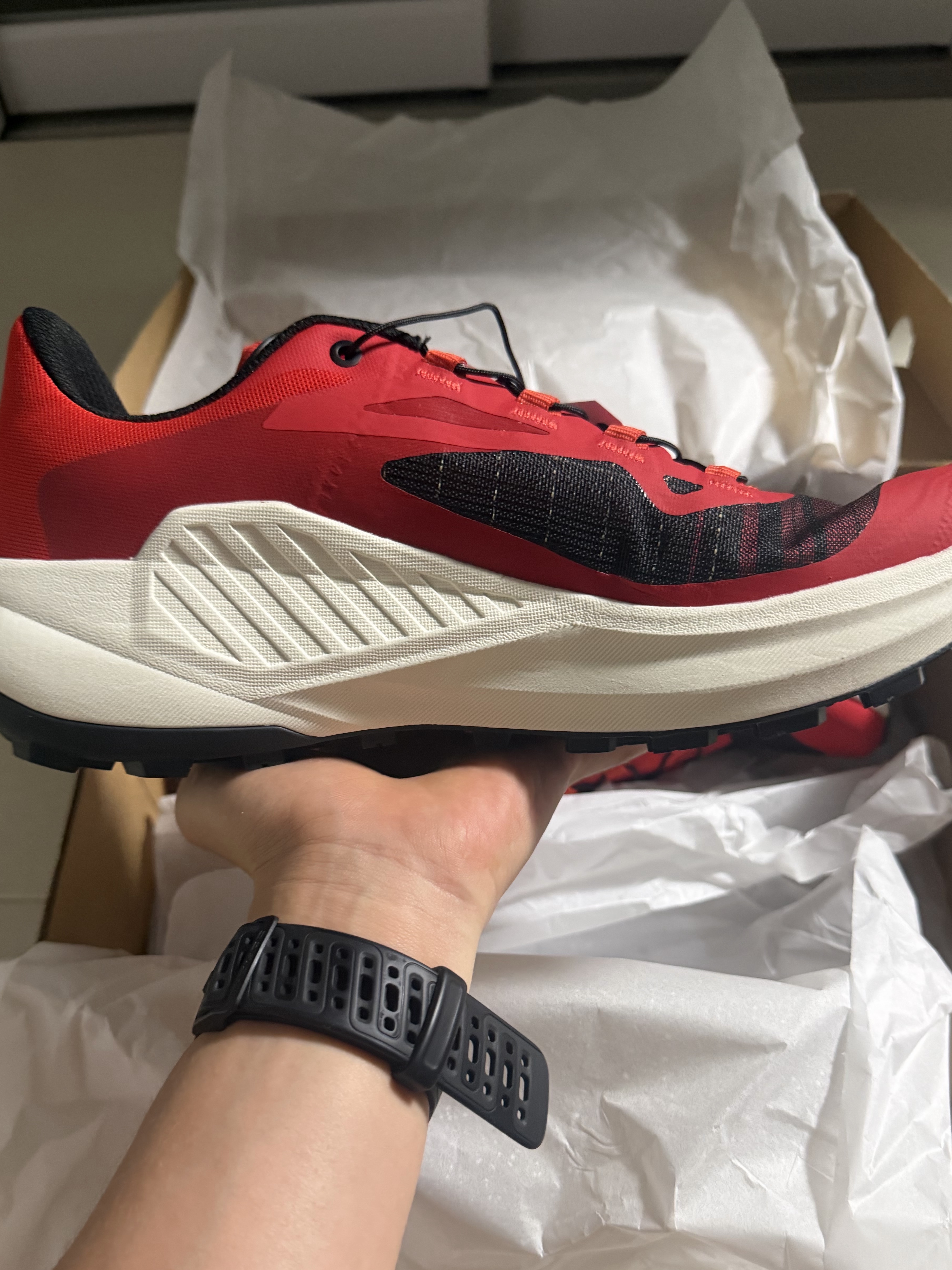 Salomon Genesis Fiery Red Lava Falls Black 착용 스타일 - 4