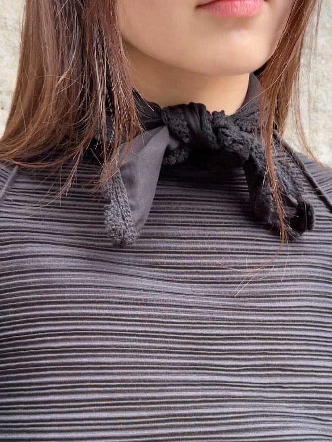 Amomento Women Pleats Raglan Top Black - 26SS 착용 스타일 - 1