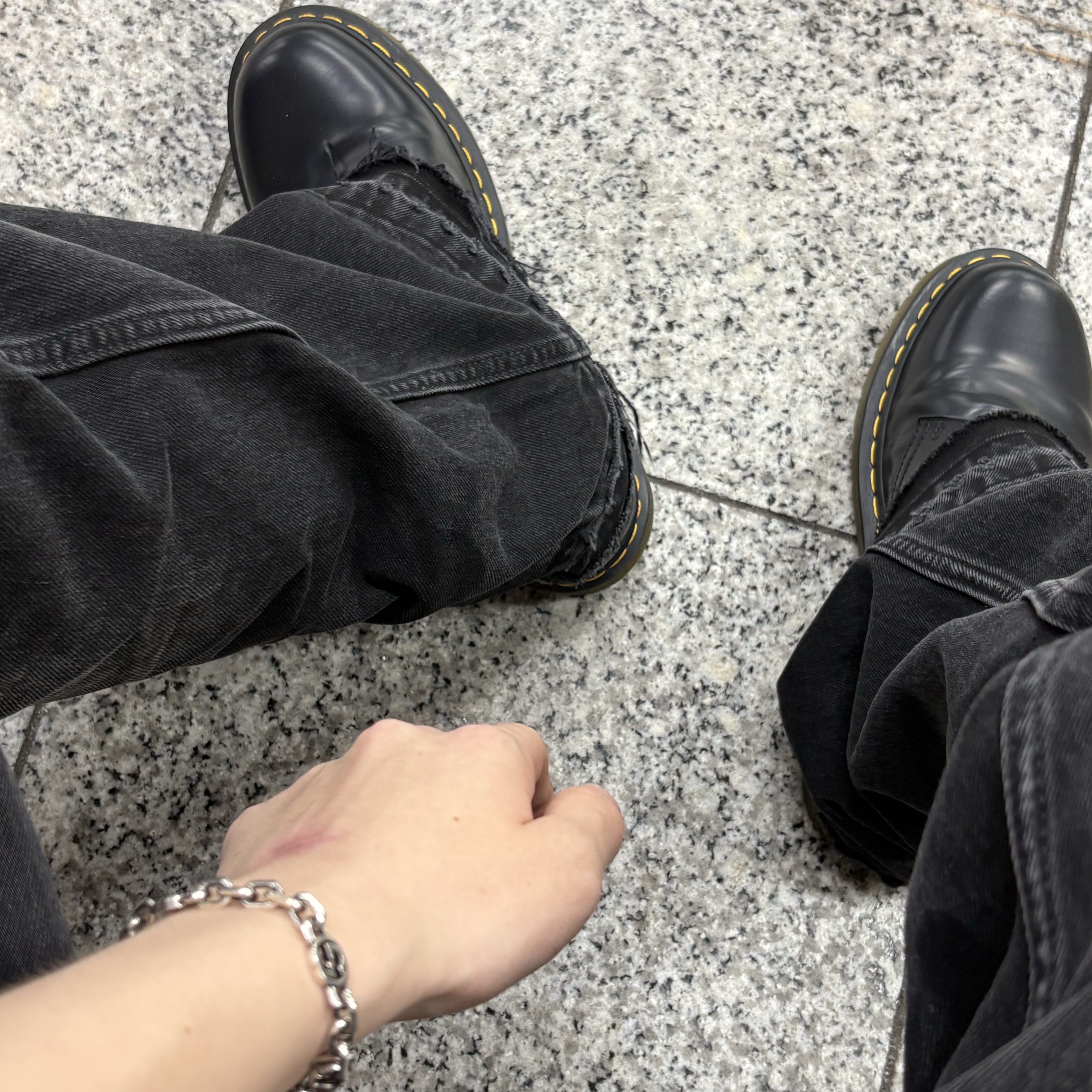 Dr. Martens 1461 Smooth Black, Gucci Interlocking G Bracelet Silver 착용 스타일