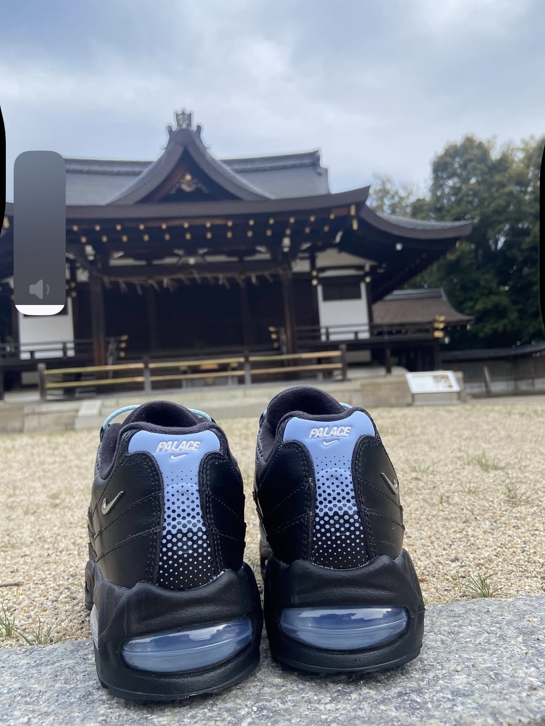 Nike x Palace Air Max 95 Metallic Silver Aluminum 착용 스타일 - 2