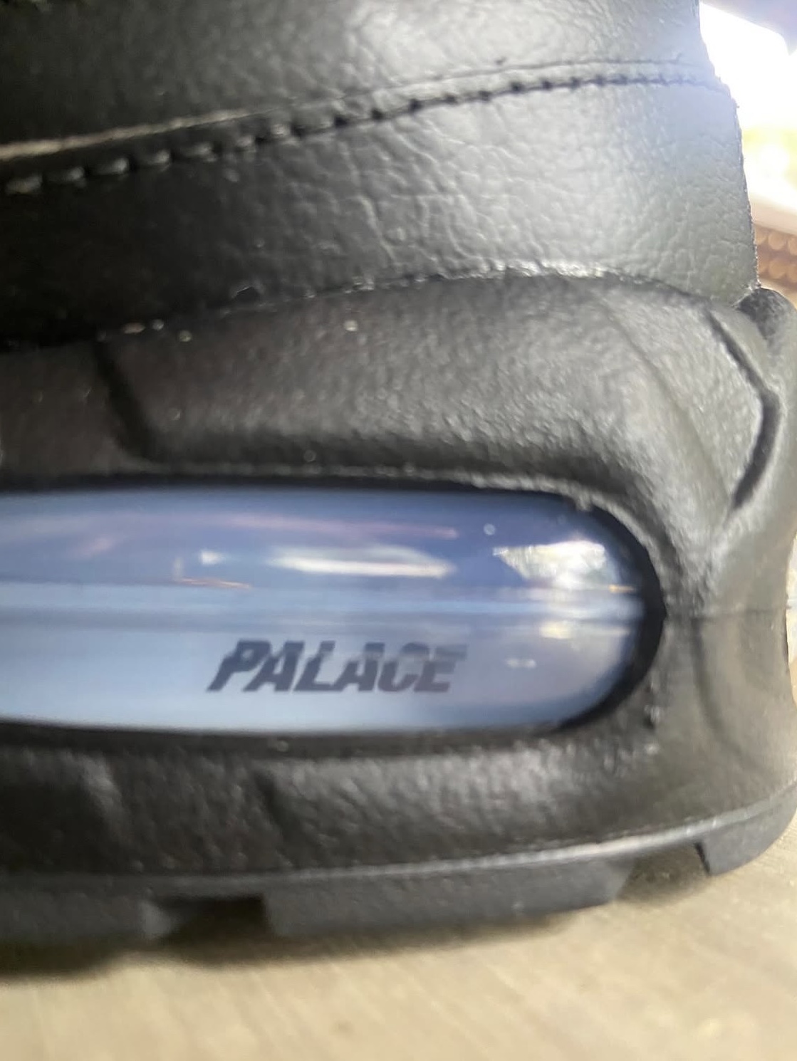 Nike x Palace Air Max 95 Metallic Silver Aluminum 착용 스타일 - 4