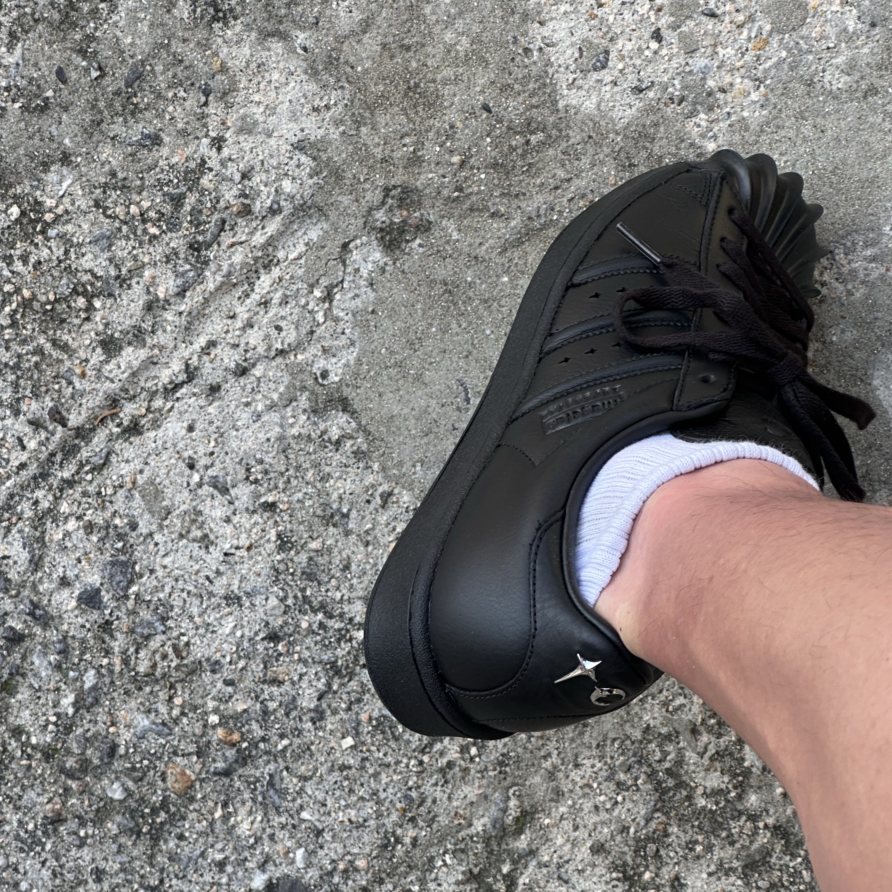 Adidas x Thug Club Superstar Vintage Core Black 착용 스타일