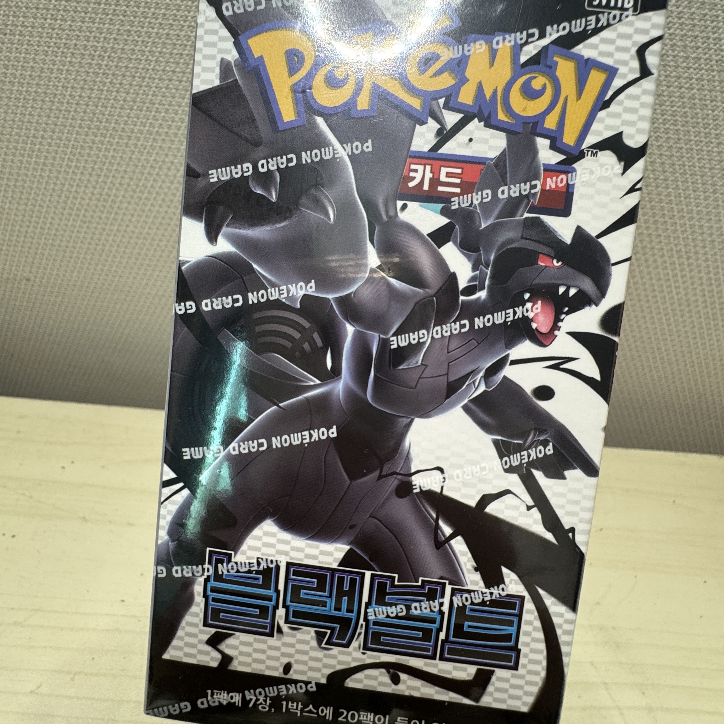 Pokemon TCG Scarlet & Violet Expansion Pack Black Volt Box (Pack of 20/Korean Ver.) 착용 스타일