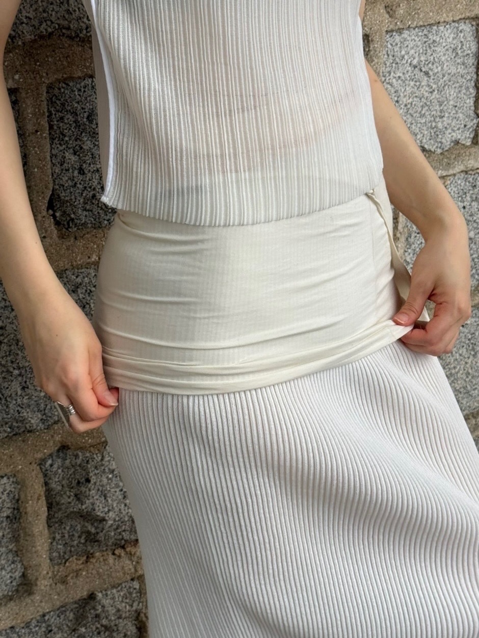 Amomento Women Pleats Raglan Top White - 26SS 착용 스타일 - 2