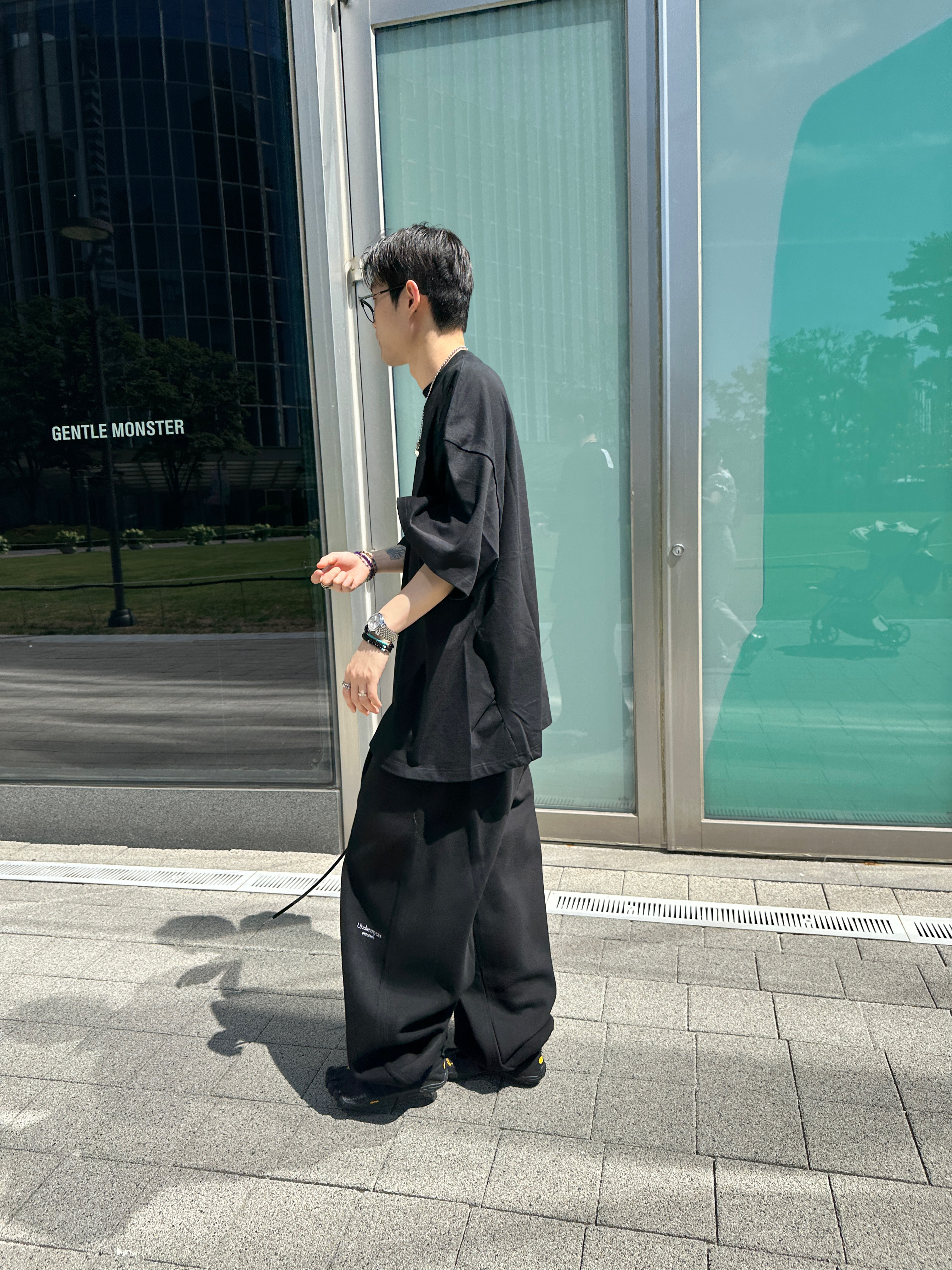 Undermycar Mu.03 Anti Fxxking Logo Play Oversized Sweat Jogger Black 착용 스타일 - 3