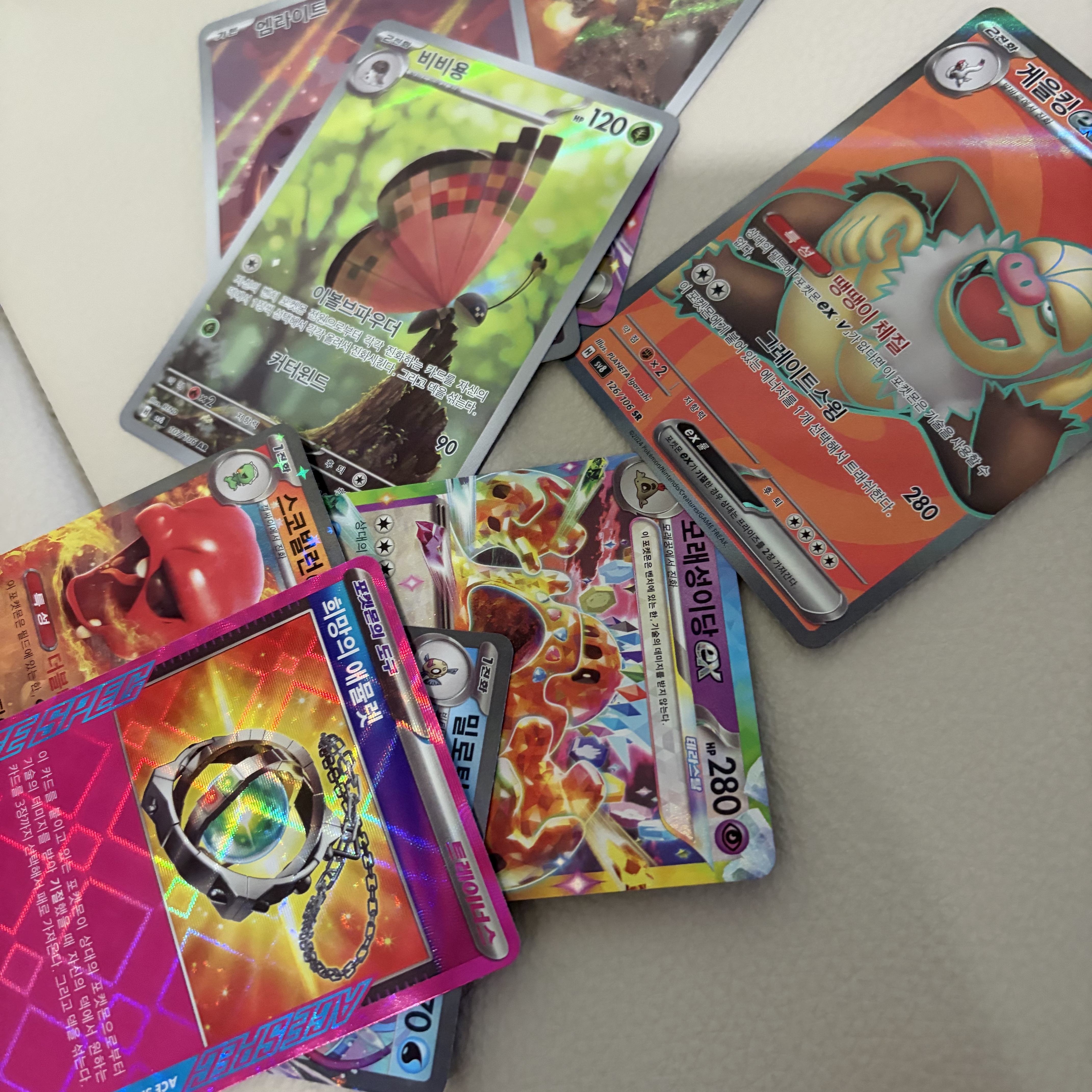 Pokemon TCG Scarlet & Violet Expansion Pack Surging Sparks 1 Box (Pack of 30/Korean Ver.) 착용 스타일
