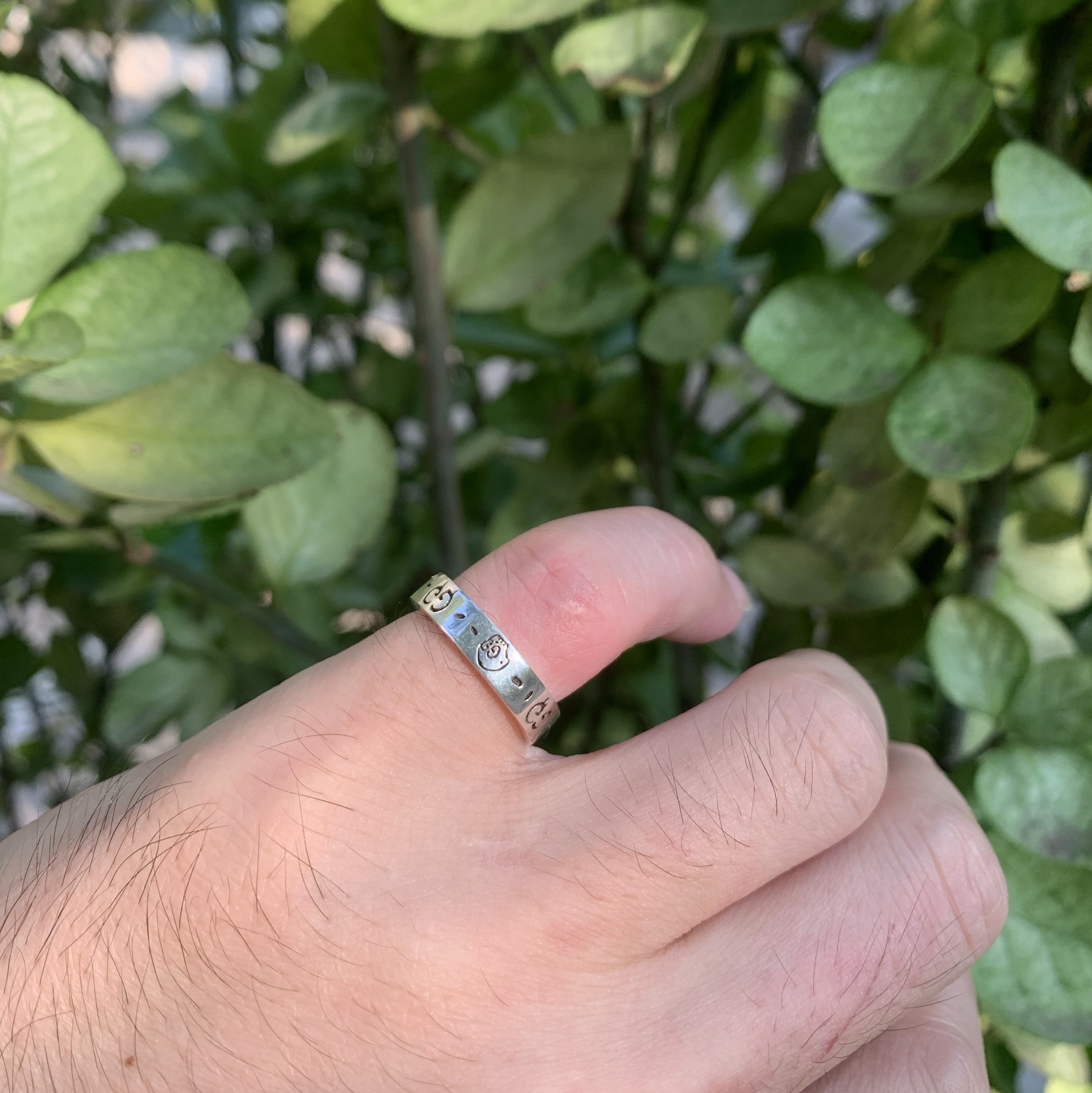 Gucci Ghost Ring Silver 3.8mm 착용 스타일 - 1