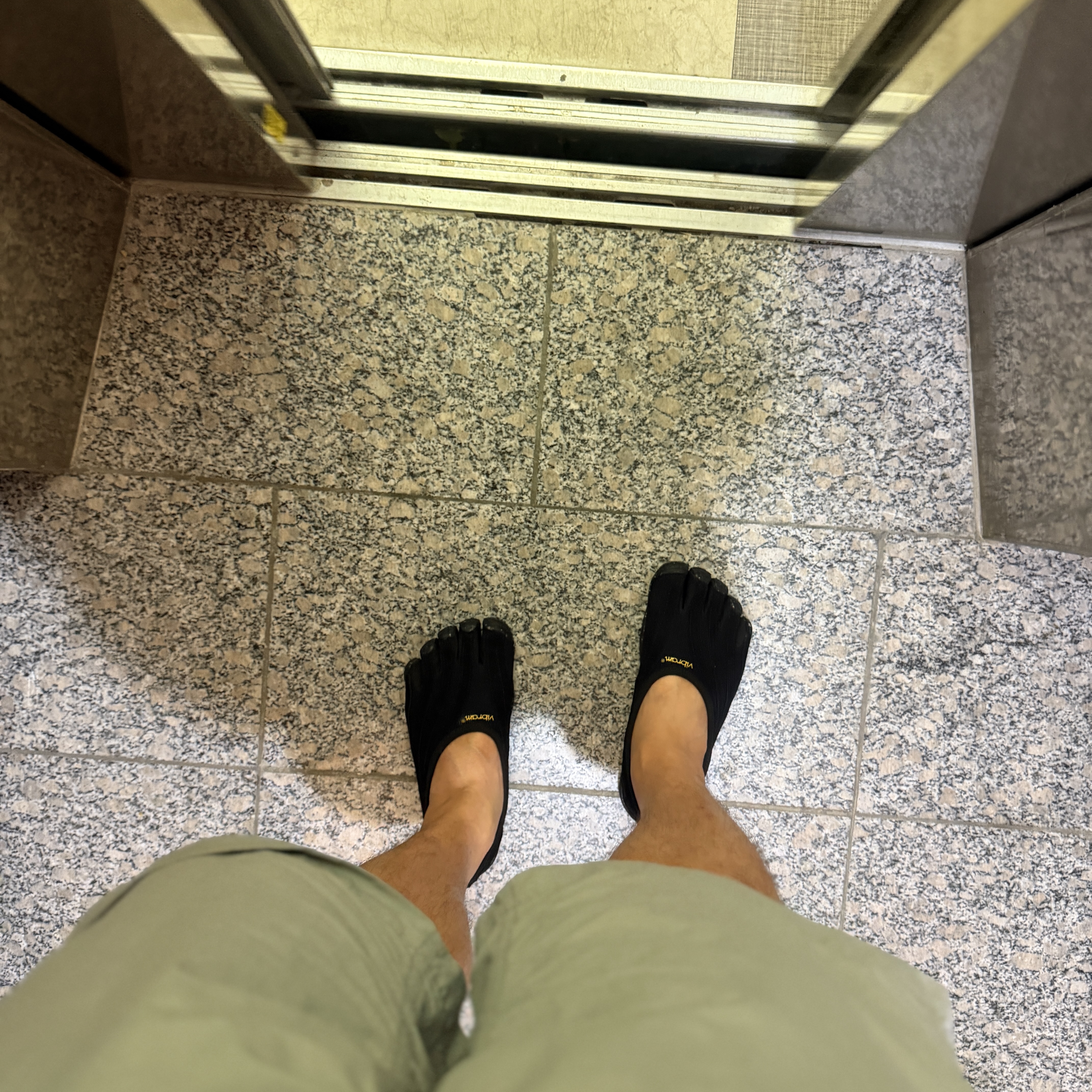 Vibram Fivefingers Jaya Evo Black 착용 스타일 - 5