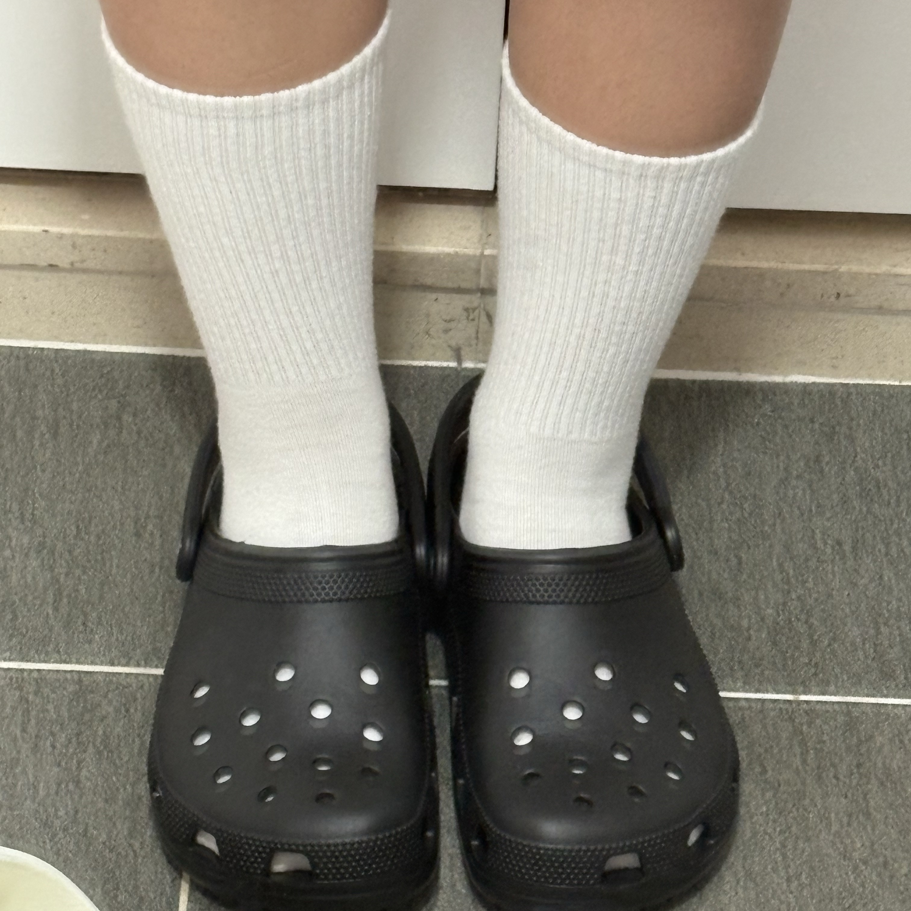 Crocs Classic Clog Black 착용 스타일