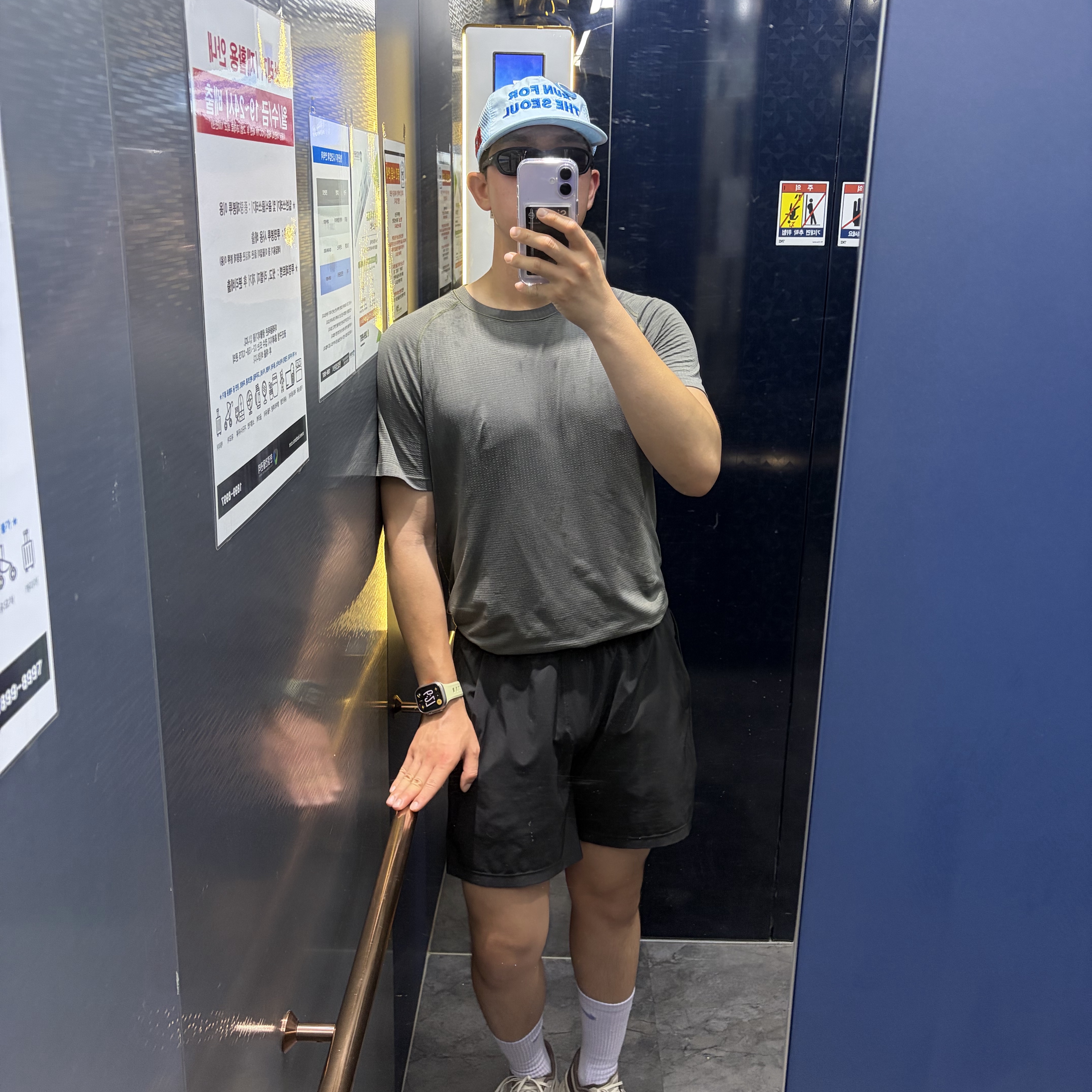 Alex Zono Run For Seoul Trucker Blue 착용 스타일