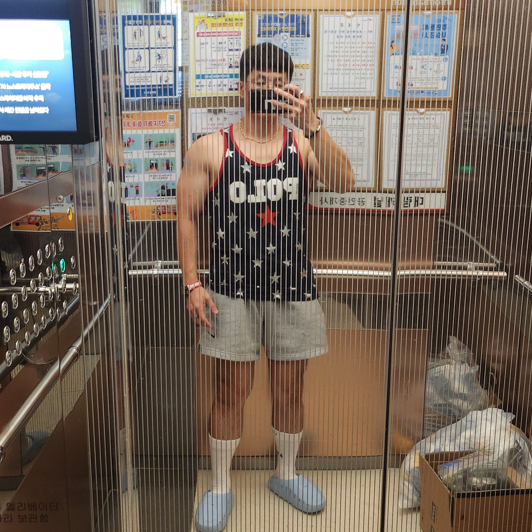Nike x Drake Nocta Cardinal Fleece Shorts Dark Grey Heather - Asia, Nike x Drake Nocta Socks White (3 Pack) 착용 스타일 - 3