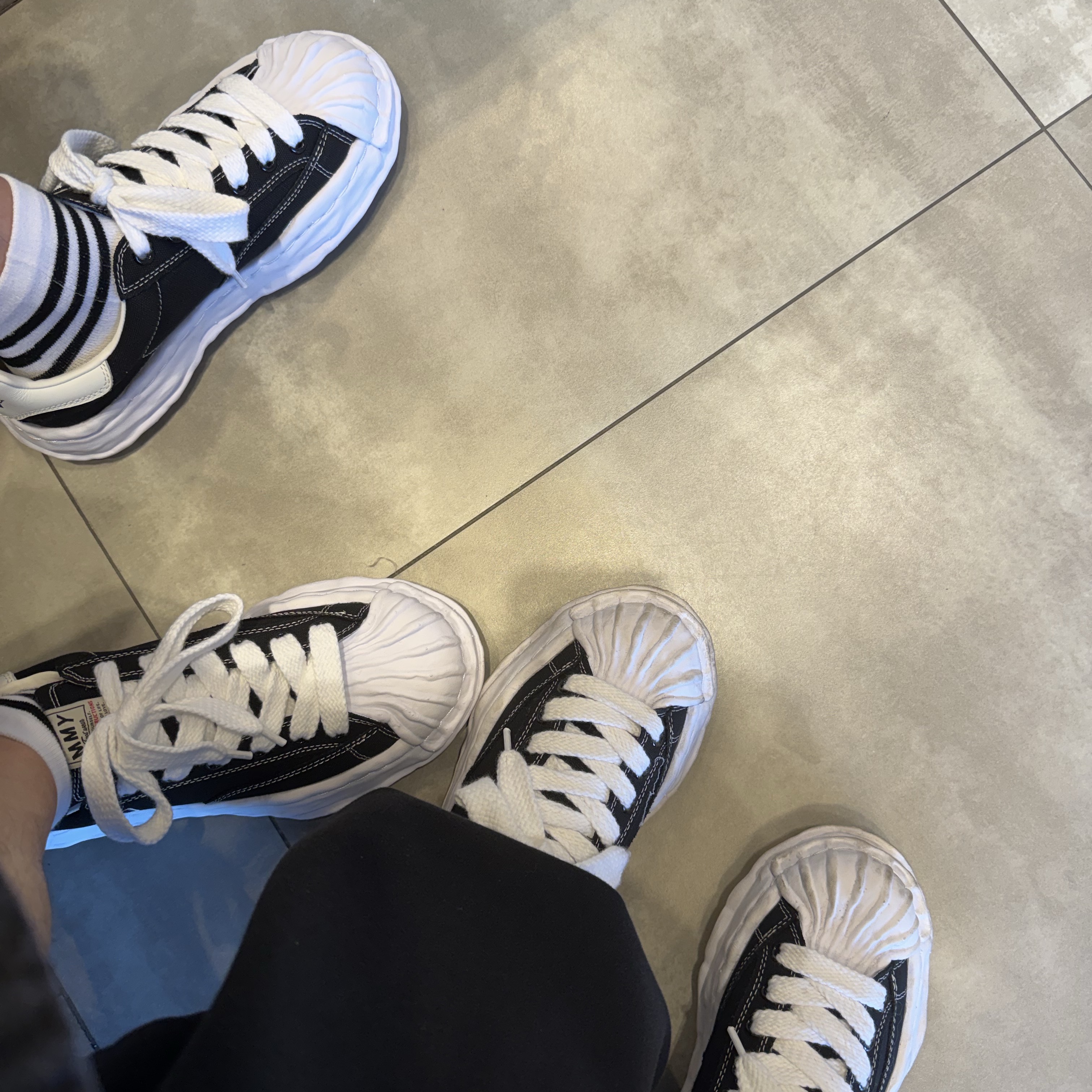Maison Mihara Yasuhiro Blakey OG Sole Canvas Low-top Sneakers Black White 착용 스타일
