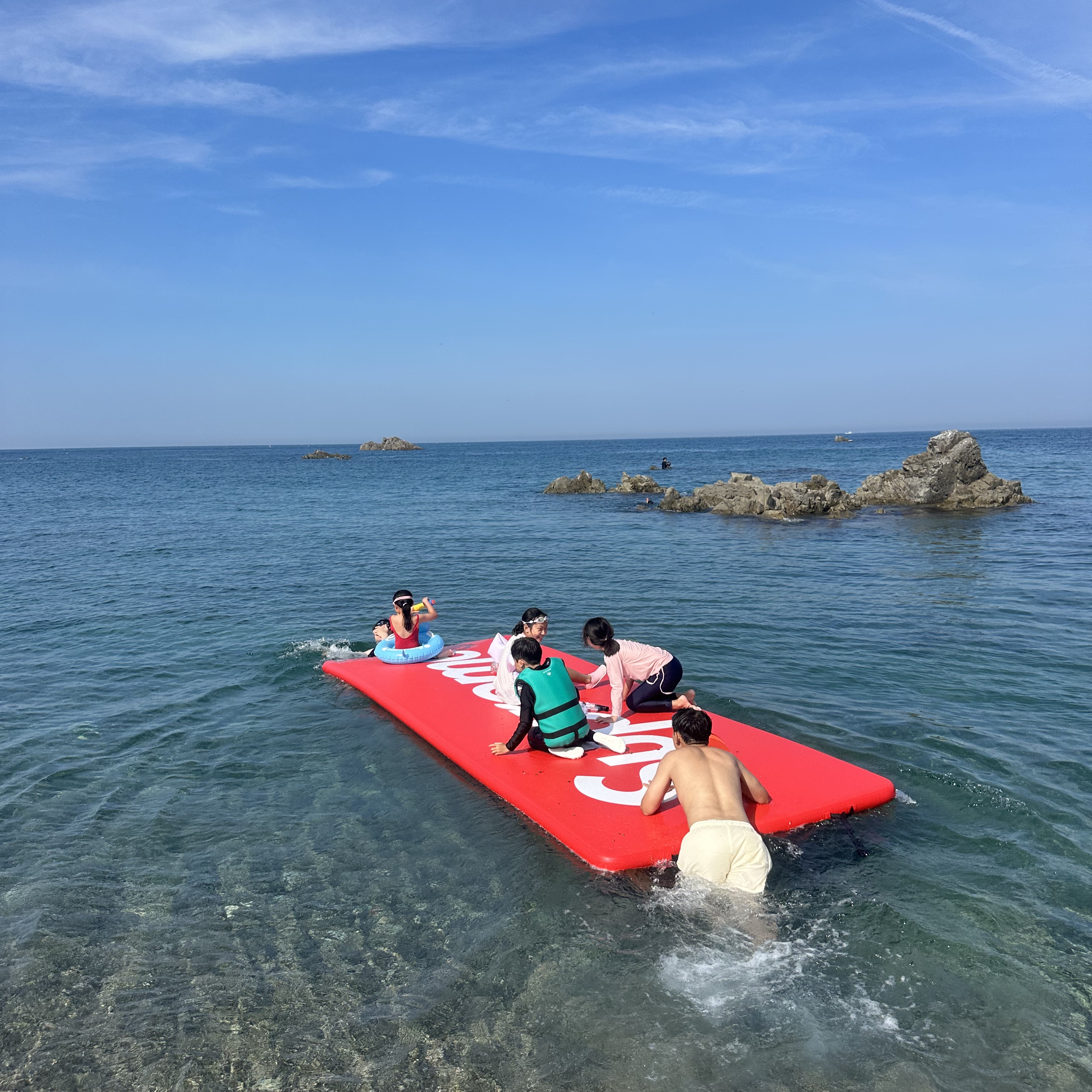 Supreme x O'Brien Runway Inflatable 16-Foot Island Red - 26SS 착용 스타일 - 3