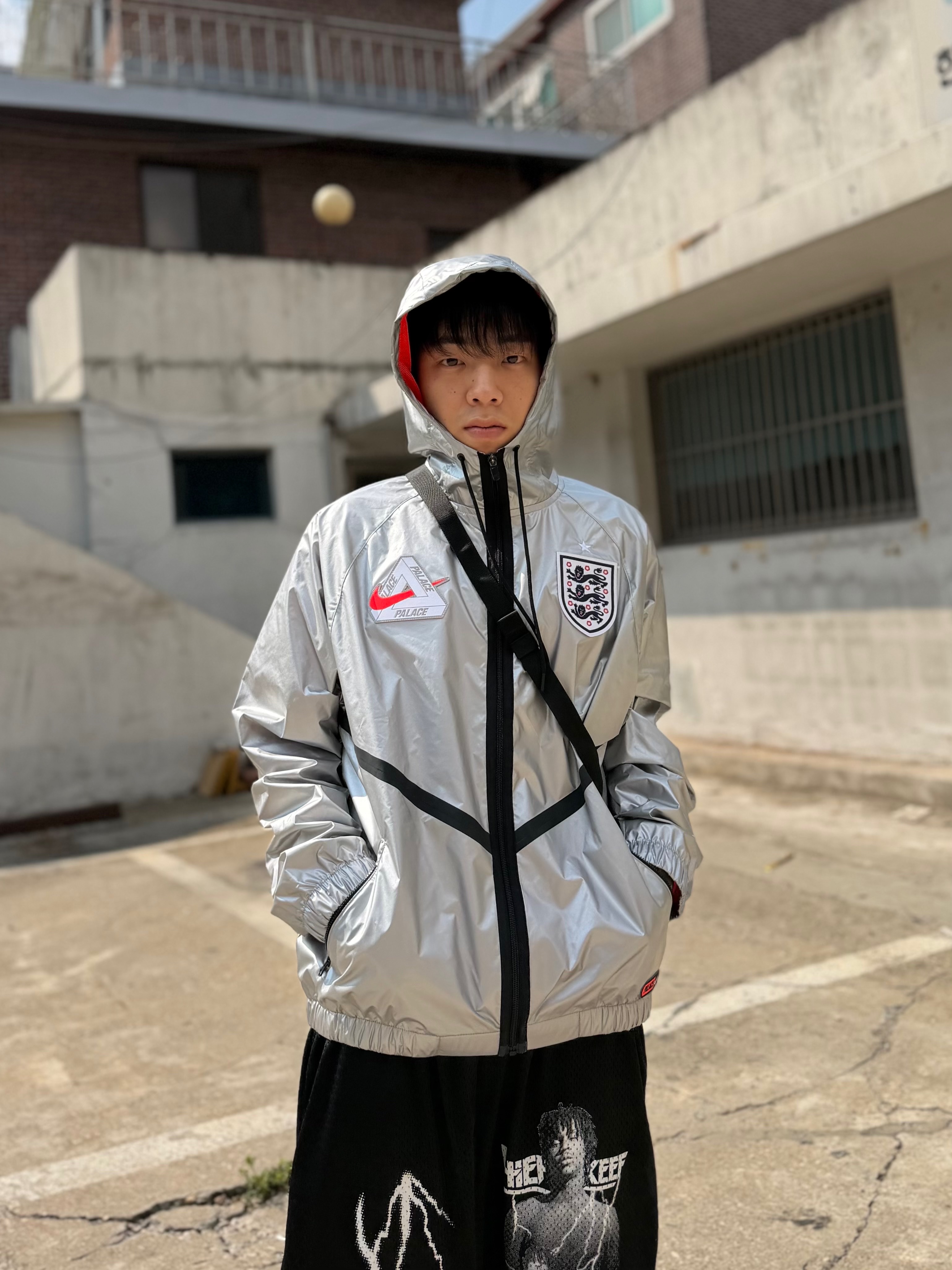 Palace x Nike England Dri-Fit Academy Anthem Jacket Pewter Grey Bright Crimson 착용 스타일 - 8