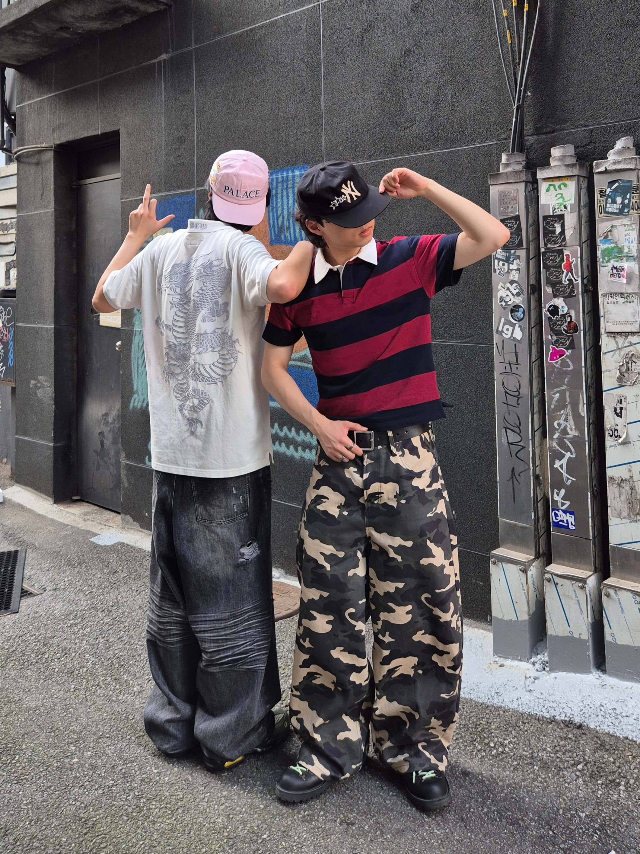 Palace Rugby 6-Panel Lush Flush - 25SS, Supreme x The Great China Wall Dragon Polo White - 26SS 착용 스타일