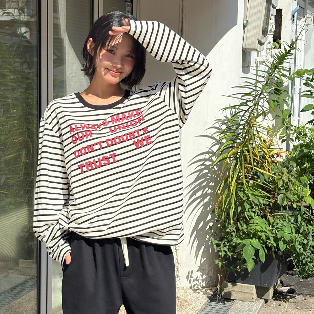 아모우 레터링 스트라이프 롱슬리브 화이트(AMOU Lettering Stripe Long Sleeve White) - 4