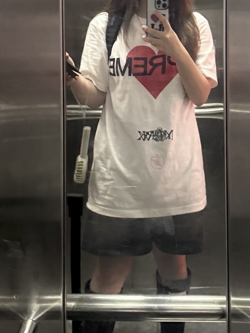 Supreme Announcing T-Shirt White - 25SS 착용 스타일
