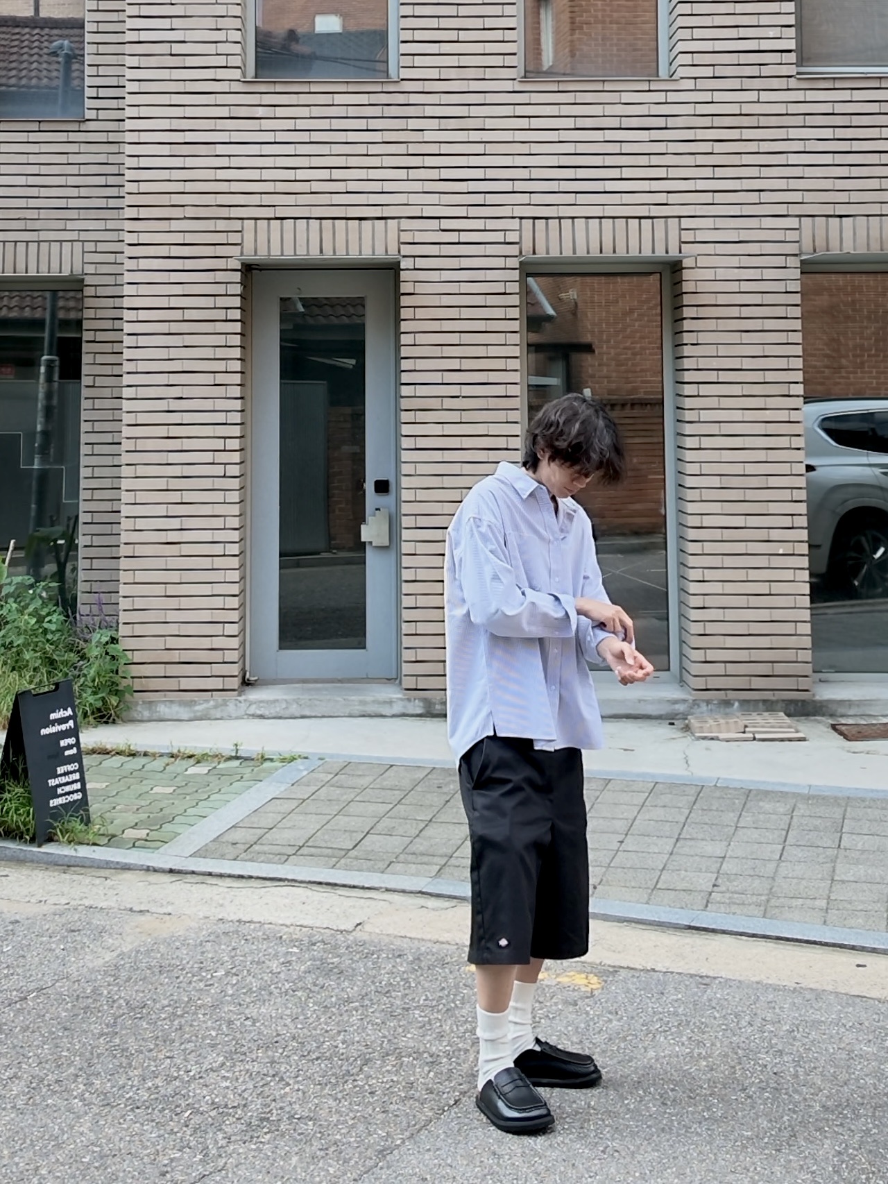 Dickies Loose Fit 13 Inch Flat Front Work Shorts Black 착용 스타일 - 3