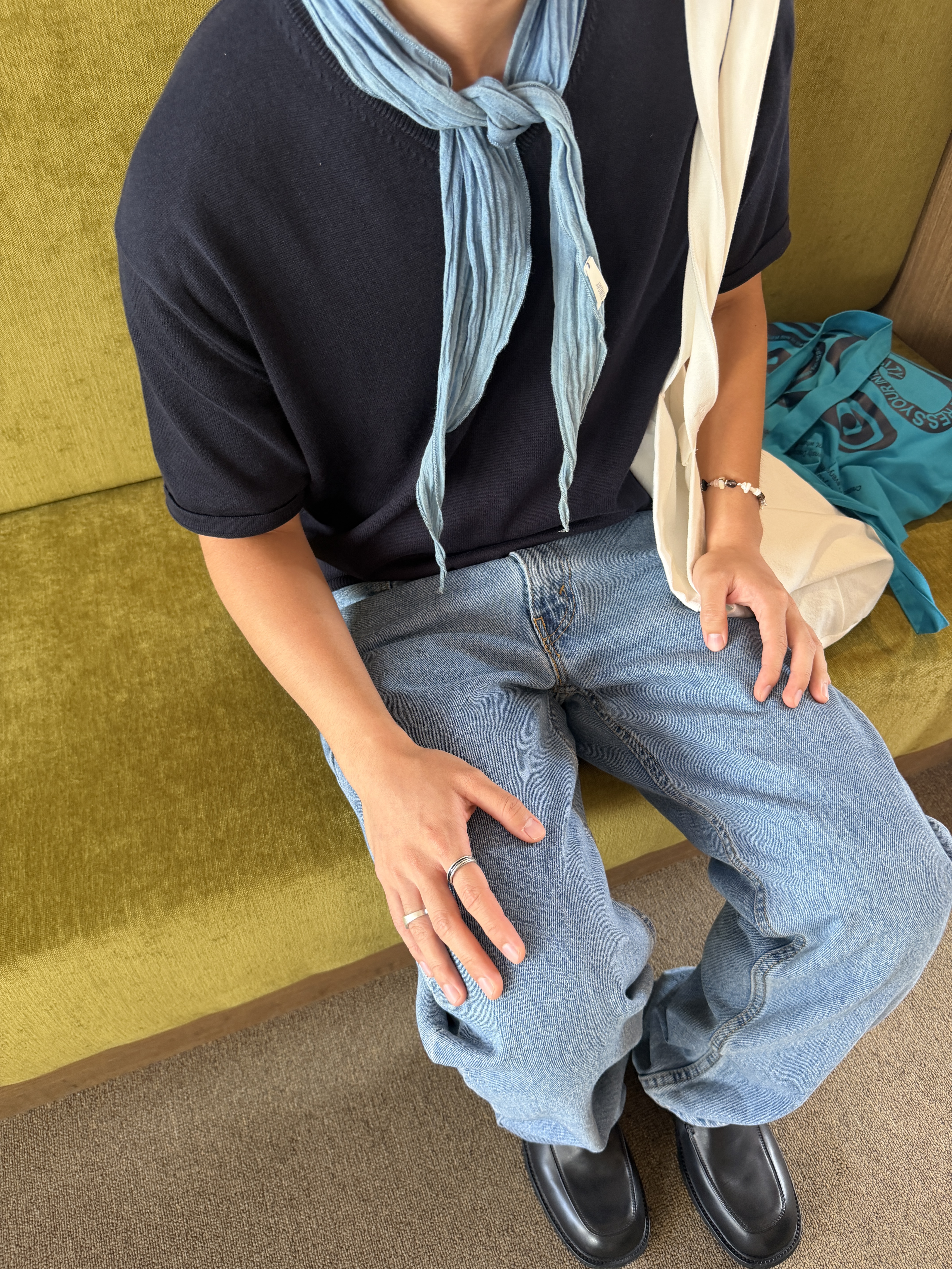 SUNDAY CEREMONY Natural Dyed Neckerchief - Deep Indigo 착용 스타일 - 1
