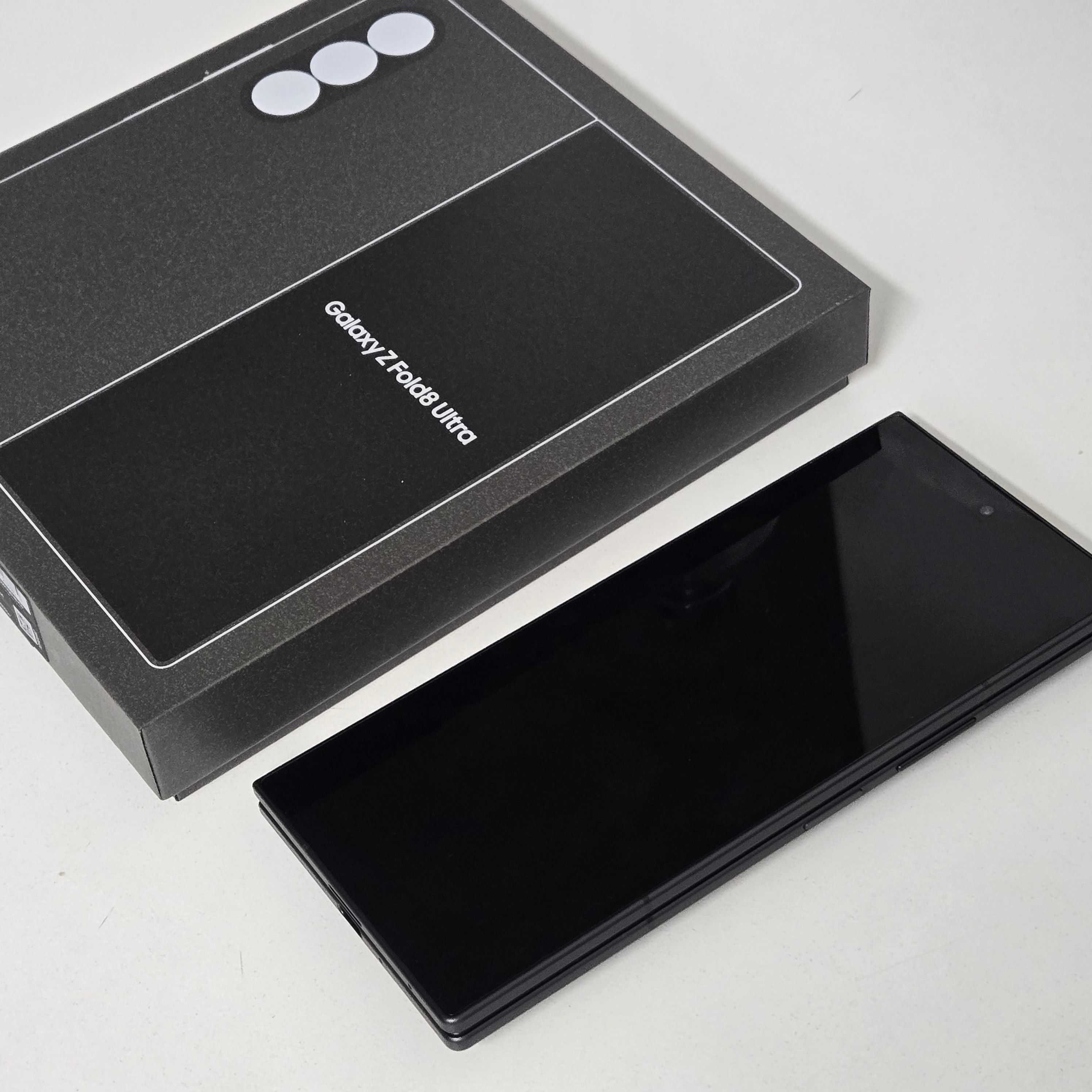Samsung Galaxy Z Fold6 1TB Silver Shadow (Korean Ver.), Casio G-Shock GMW-B5000D-1 착용 스타일 - 5