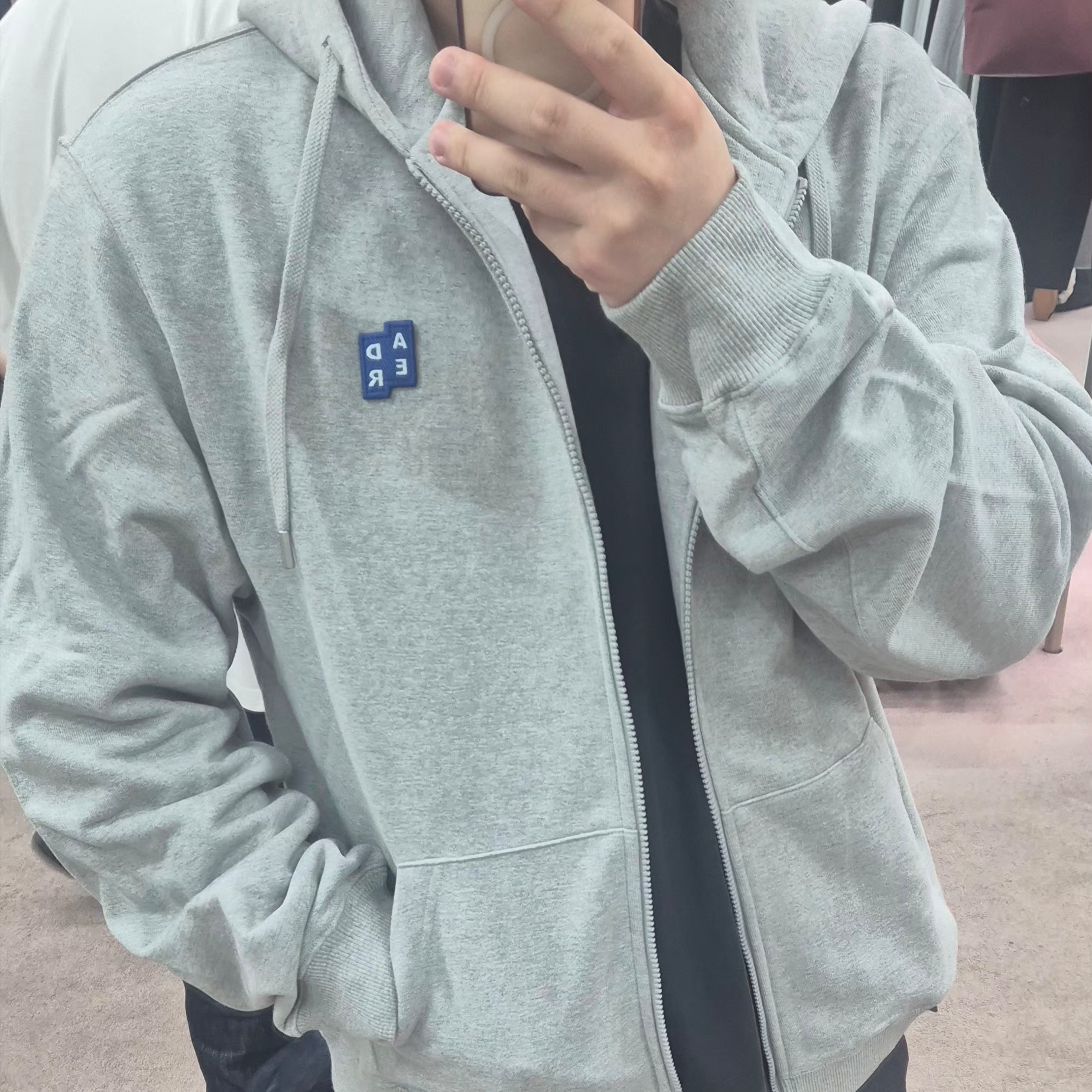 Ader Error Sig; TRS/BL Tag Hoodie Zip-Up 01 Grey 착용 스타일