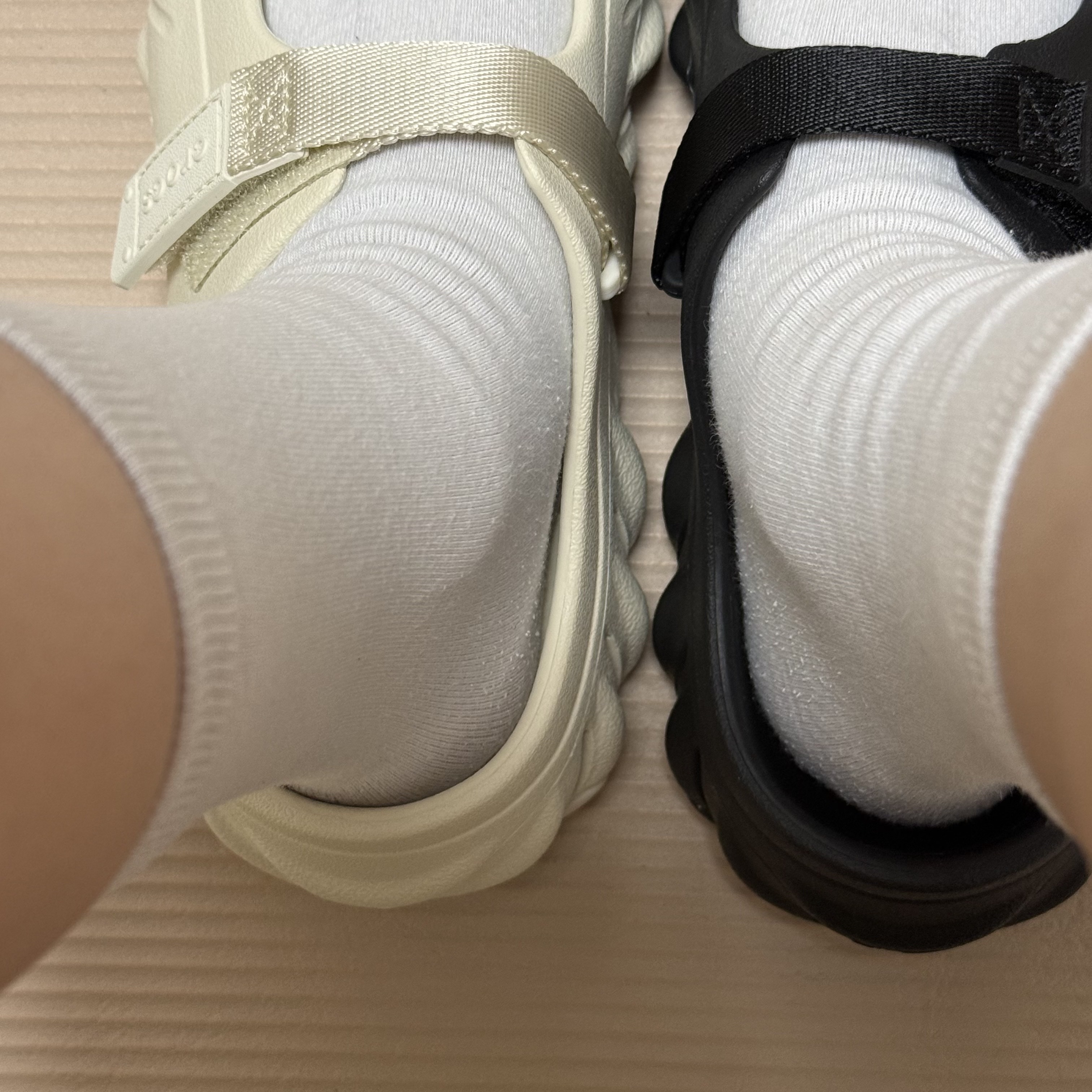(W) Crocs Echo Mary Jane Clog Black, (W) Crocs Echo Mary Jane Clog Summit White 착용 스타일 - 3