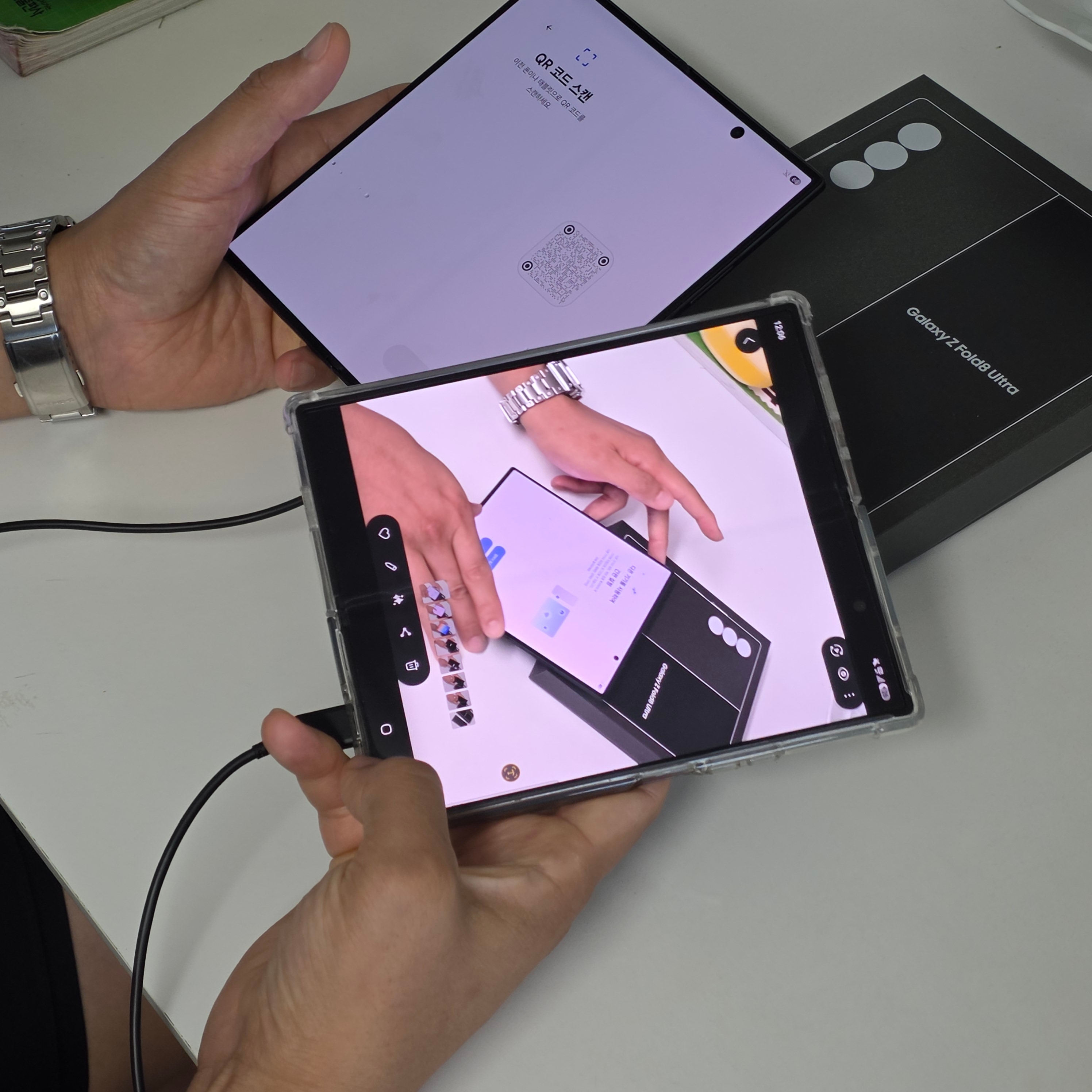 Samsung Galaxy Z Fold6 1TB Silver Shadow (Korean Ver.), Casio G-Shock GMW-B5000D-1 착용 스타일 - 1