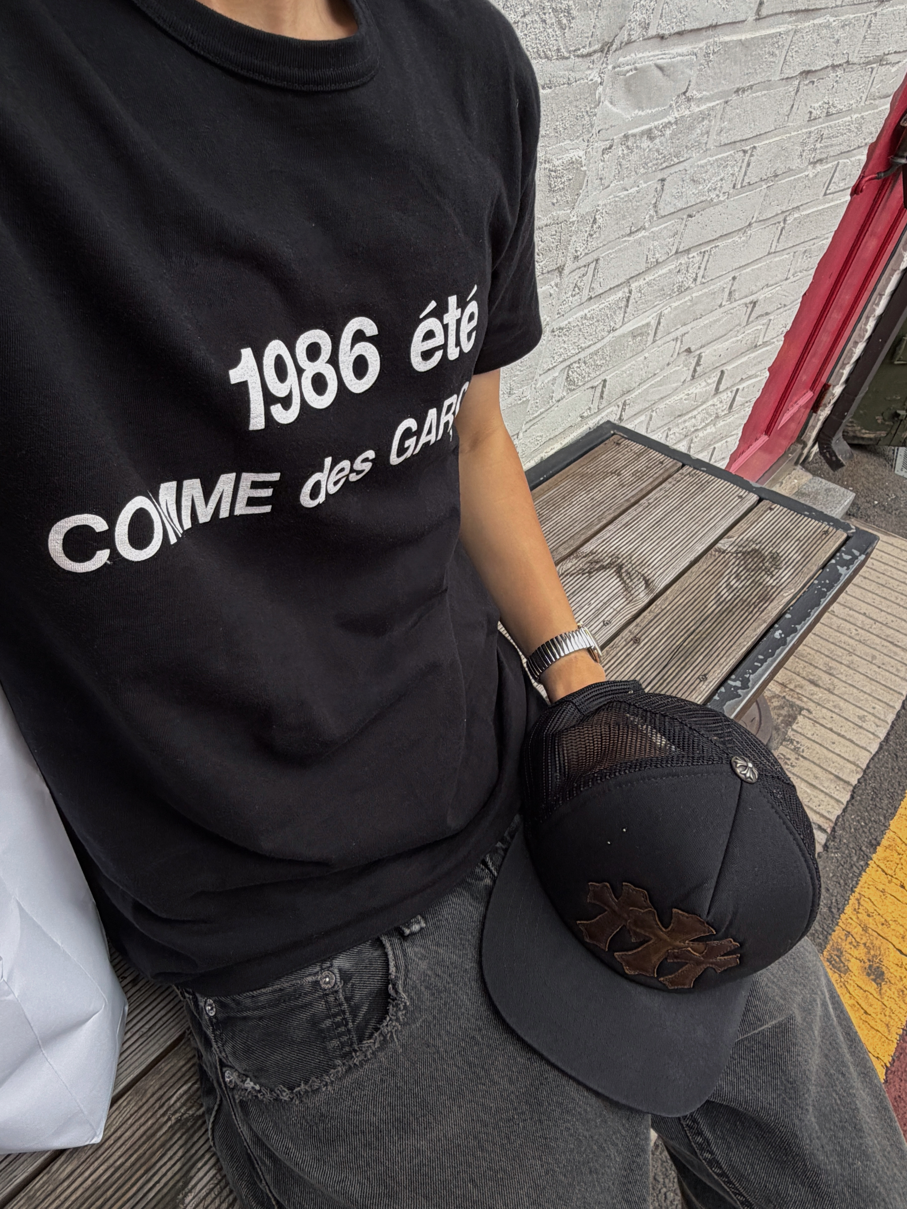 CDG 1986 Comme des Garcons T-Shirt Black 착용 스타일 - 2