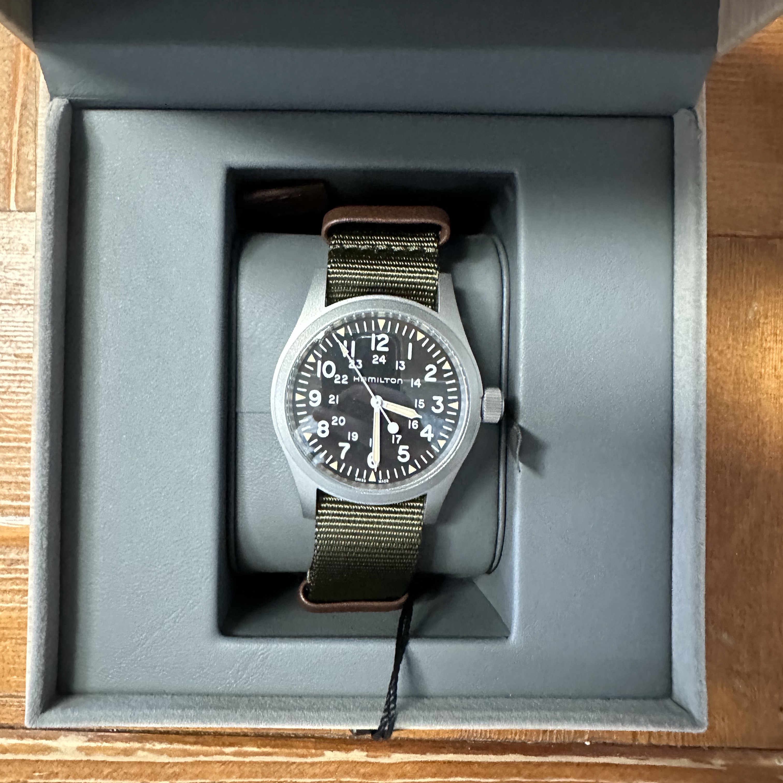 Hamilton Khaki Field Mechanical 38mm Nato Strap Green Black 착용 스타일