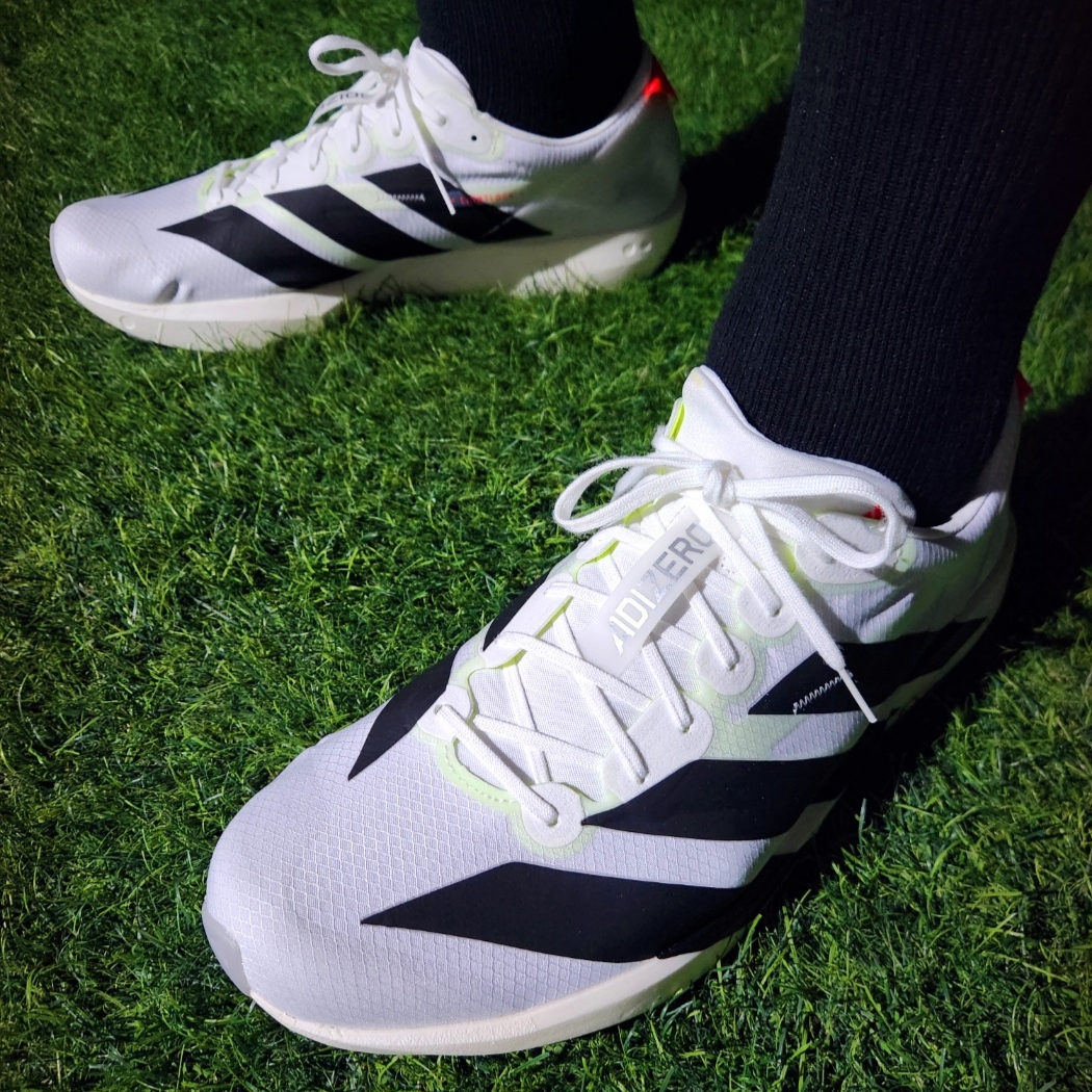 Adidas Adizero Adios 9 Cloud White Core Black 착용 스타일 - 3