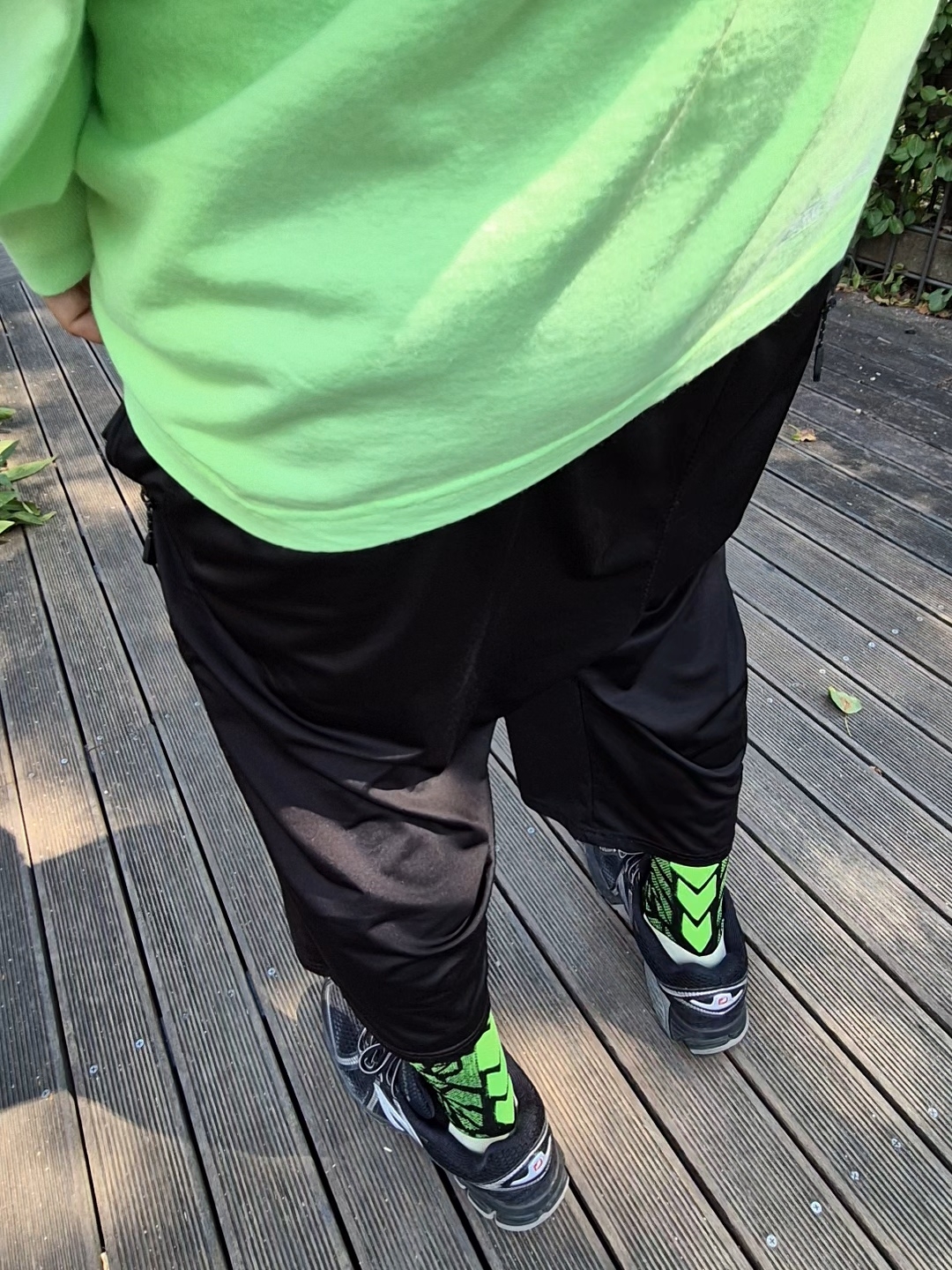 New Balance 860v2 Black Grey 착용 스타일 - 3