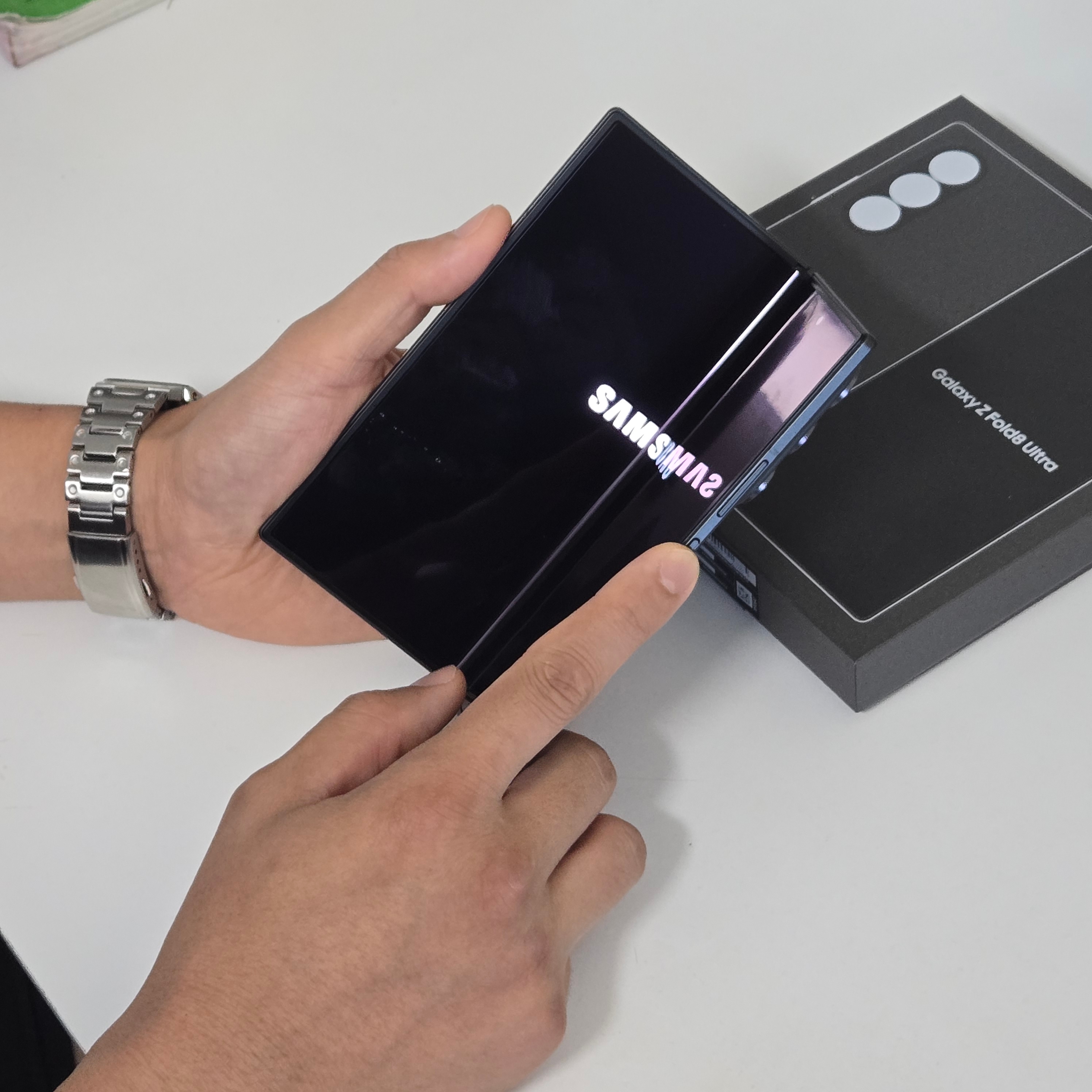 Samsung Galaxy Z Fold6 1TB Silver Shadow (Korean Ver.), Casio G-Shock GMW-B5000D-1 착용 스타일 - 3
