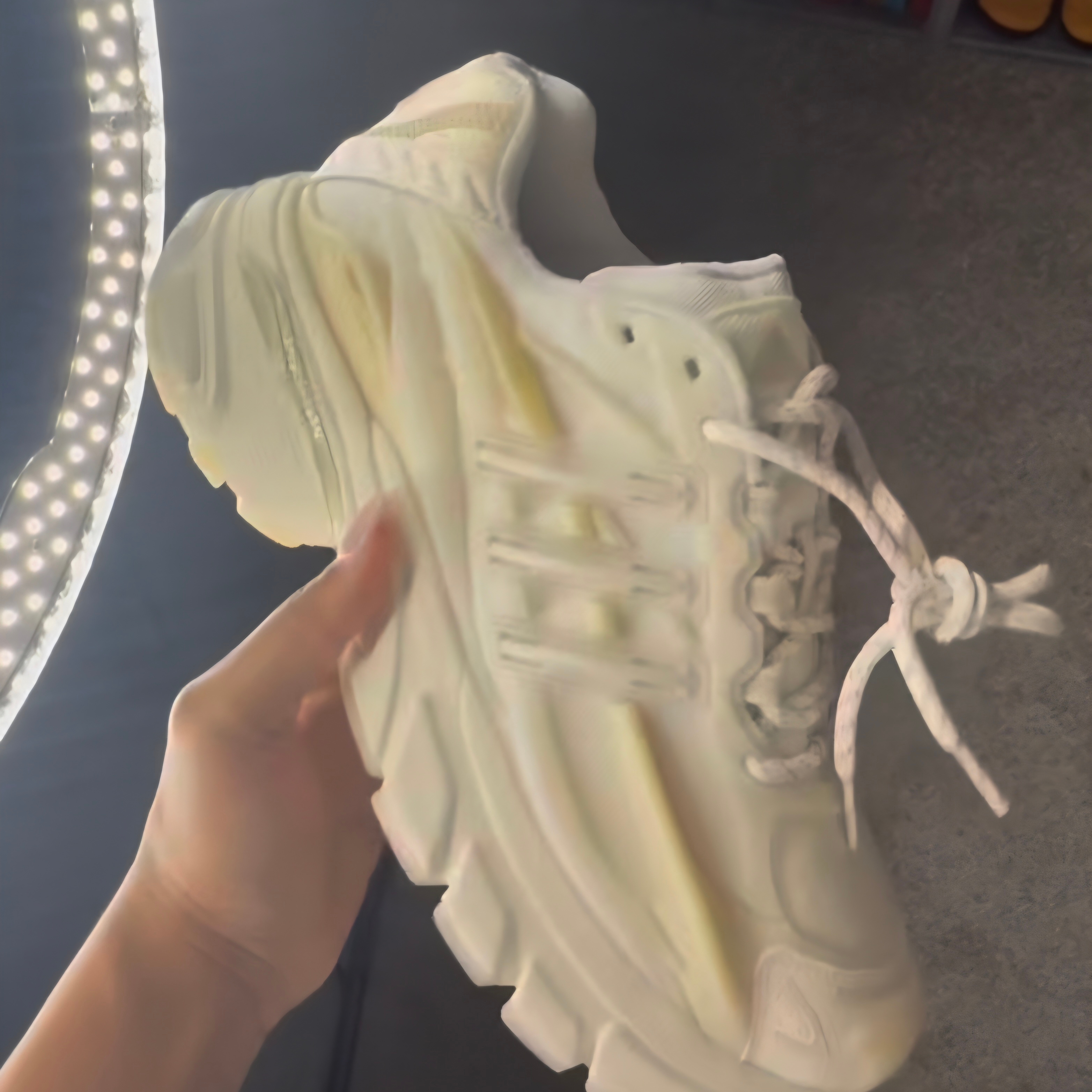 Adidas x Pharrell Williams Virginia Adistar Jellyfish Core White Off White 착용 스타일 - 2
