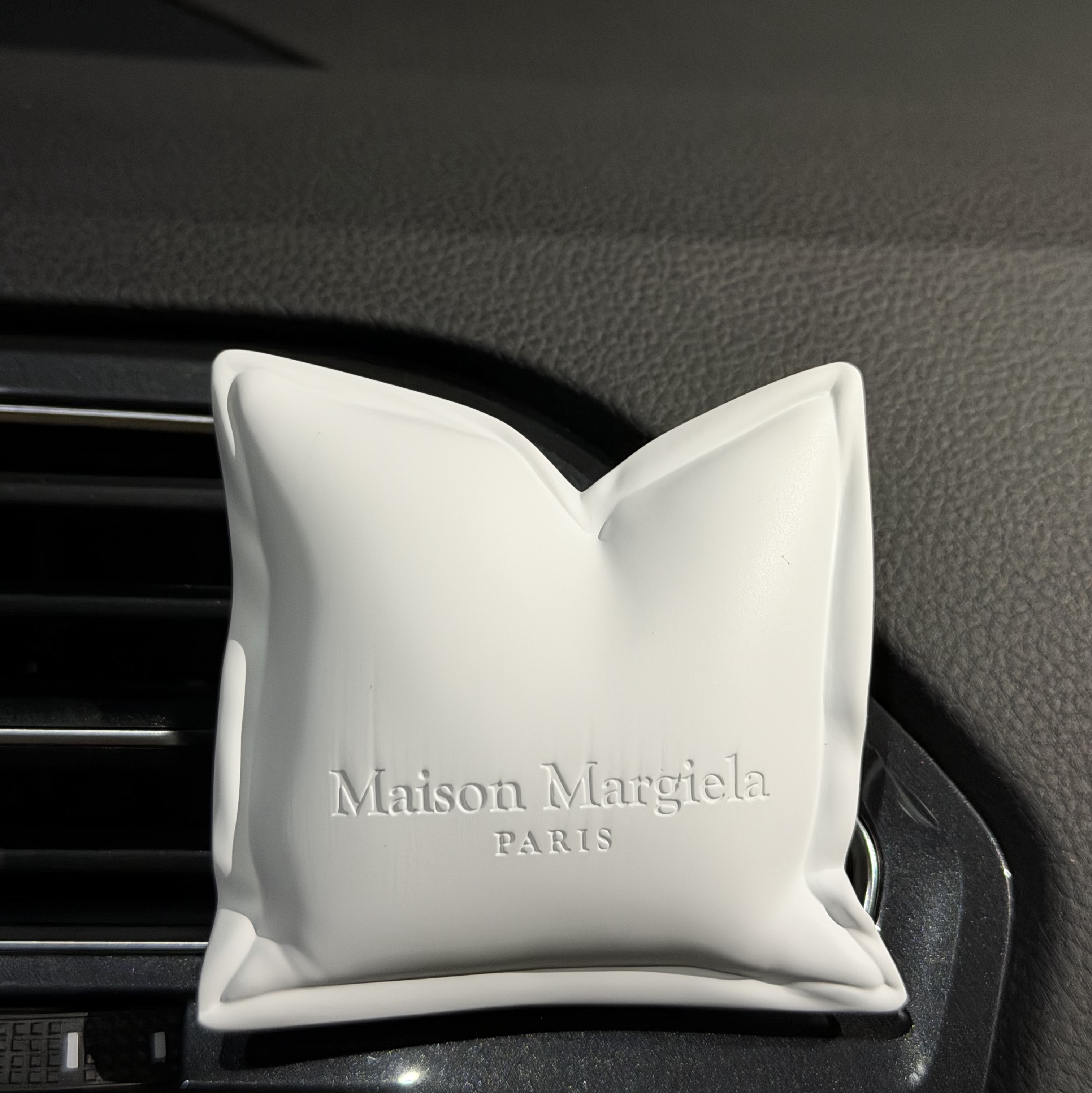 [사은품 이벤트] MAISON MARGIELA REPLICA LAZY SUNDAY MORNING CAR DIFFUSER 착용 스타일 - 2