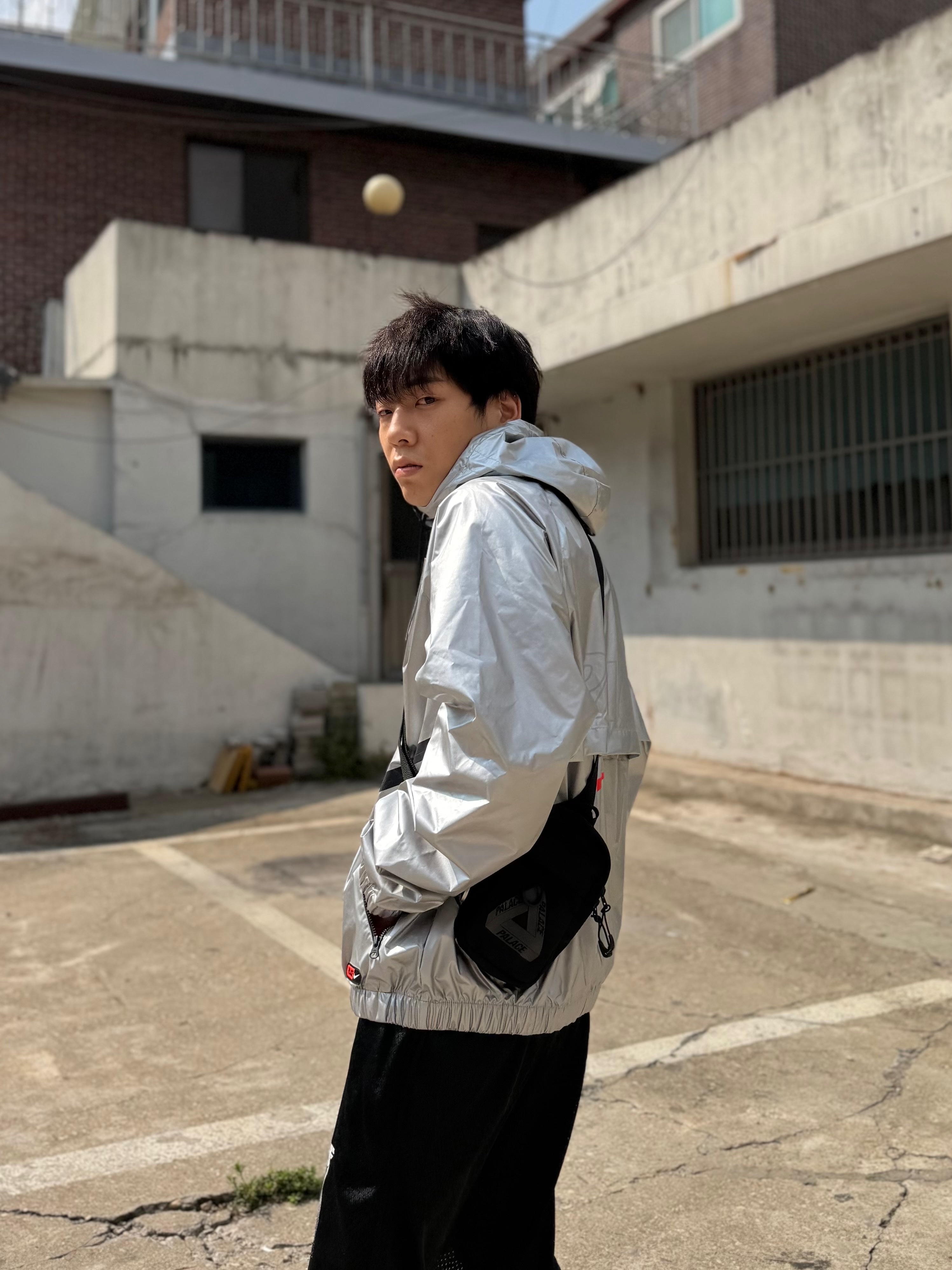 Palace x Nike England Dri-Fit Academy Anthem Jacket Pewter Grey Bright Crimson 착용 스타일 - 5