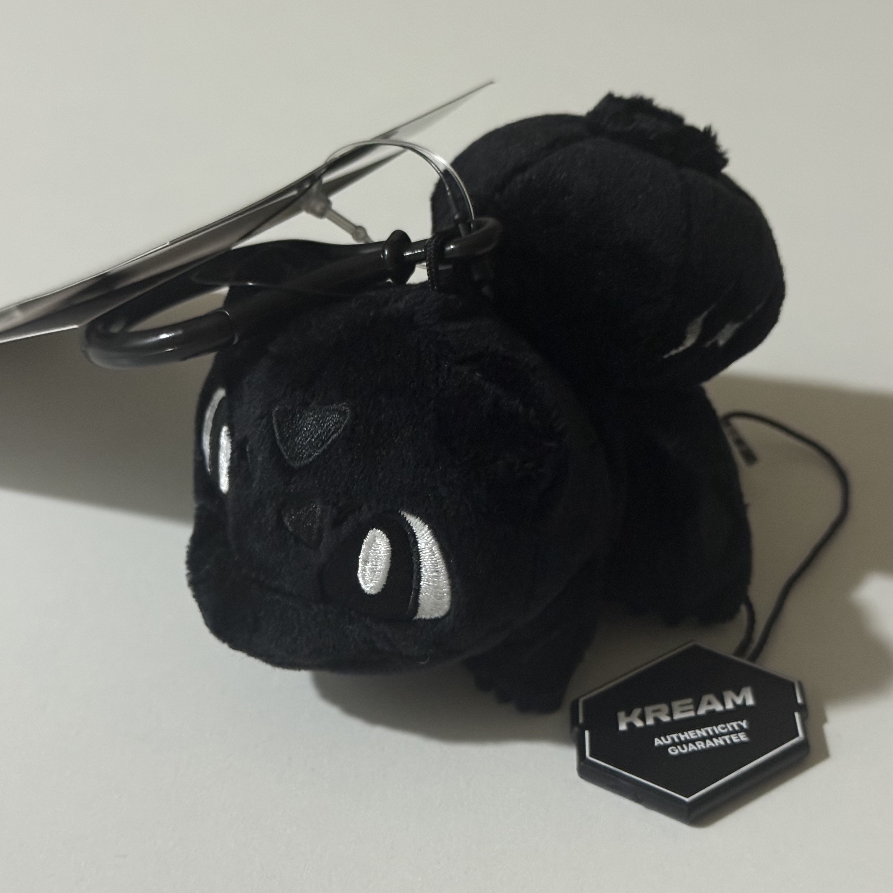 Fragment x Pokemon INN Thunderbolt Project TBP Mascot Key Ring Fushigidane Black 착용 스타일