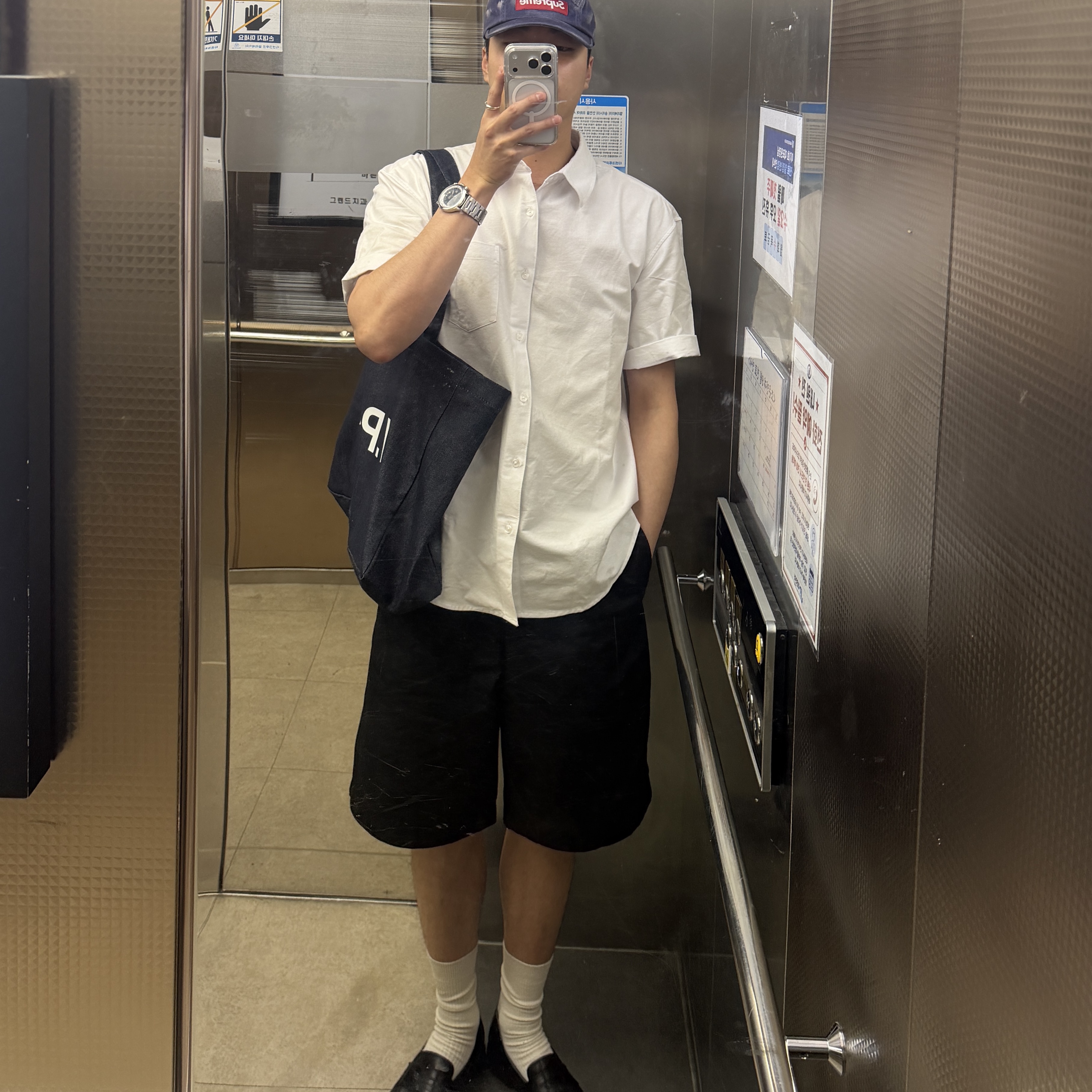 JOSEPHT Morgan Black, A.P.C. Daniela Shopping Bag Indigo 착용 스타일