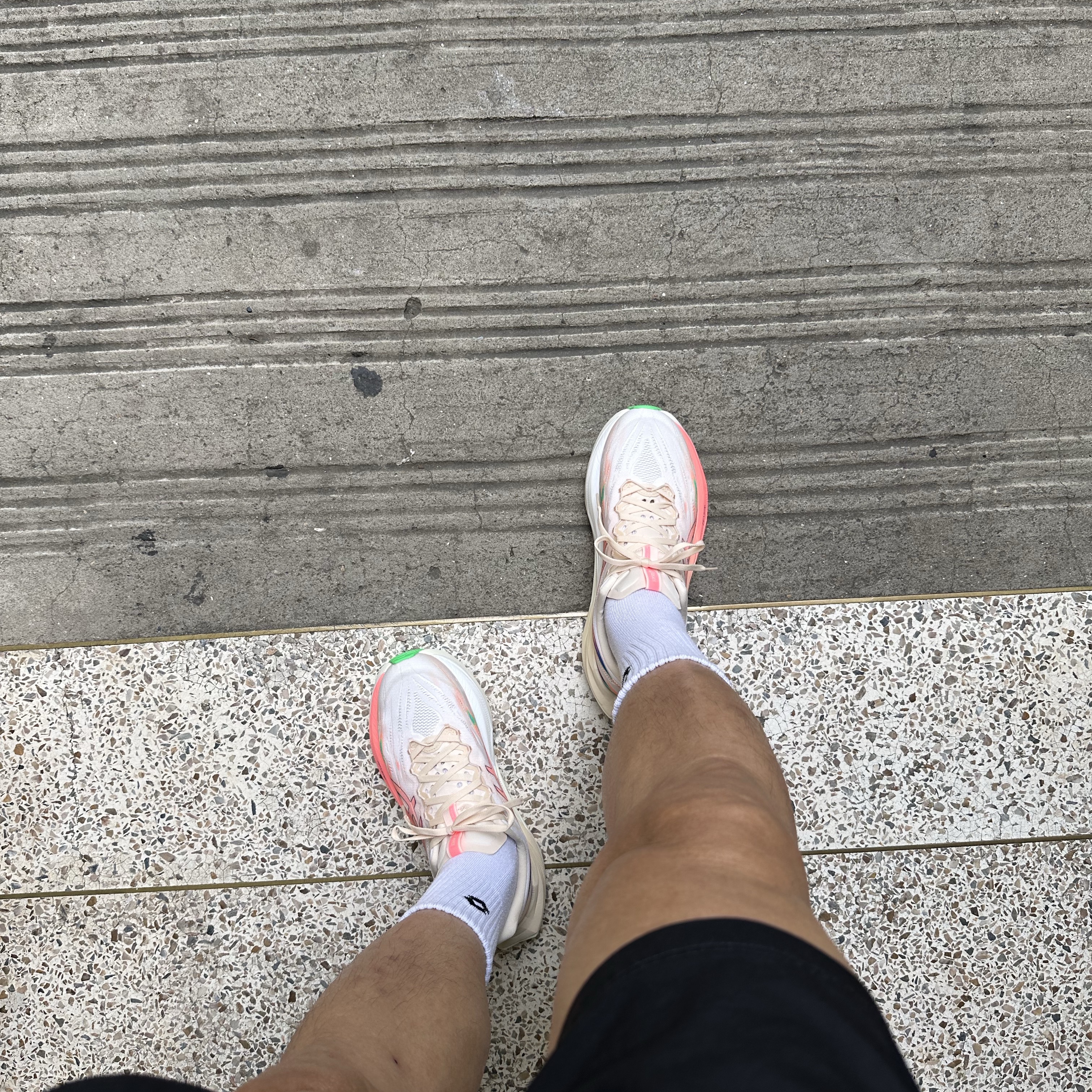 Asics Superblast 3 Seashell Sun Coral 착용 스타일