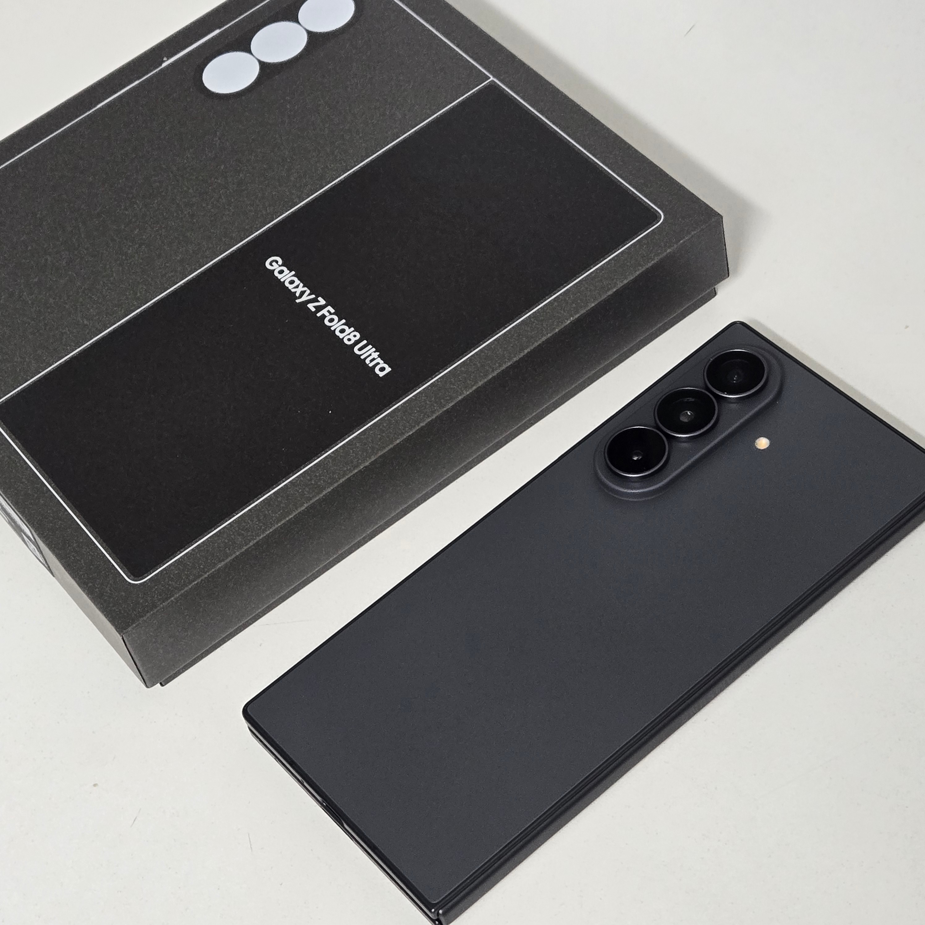 Samsung Galaxy Z Fold6 1TB Silver Shadow (Korean Ver.), Casio G-Shock GMW-B5000D-1 착용 스타일 - 4
