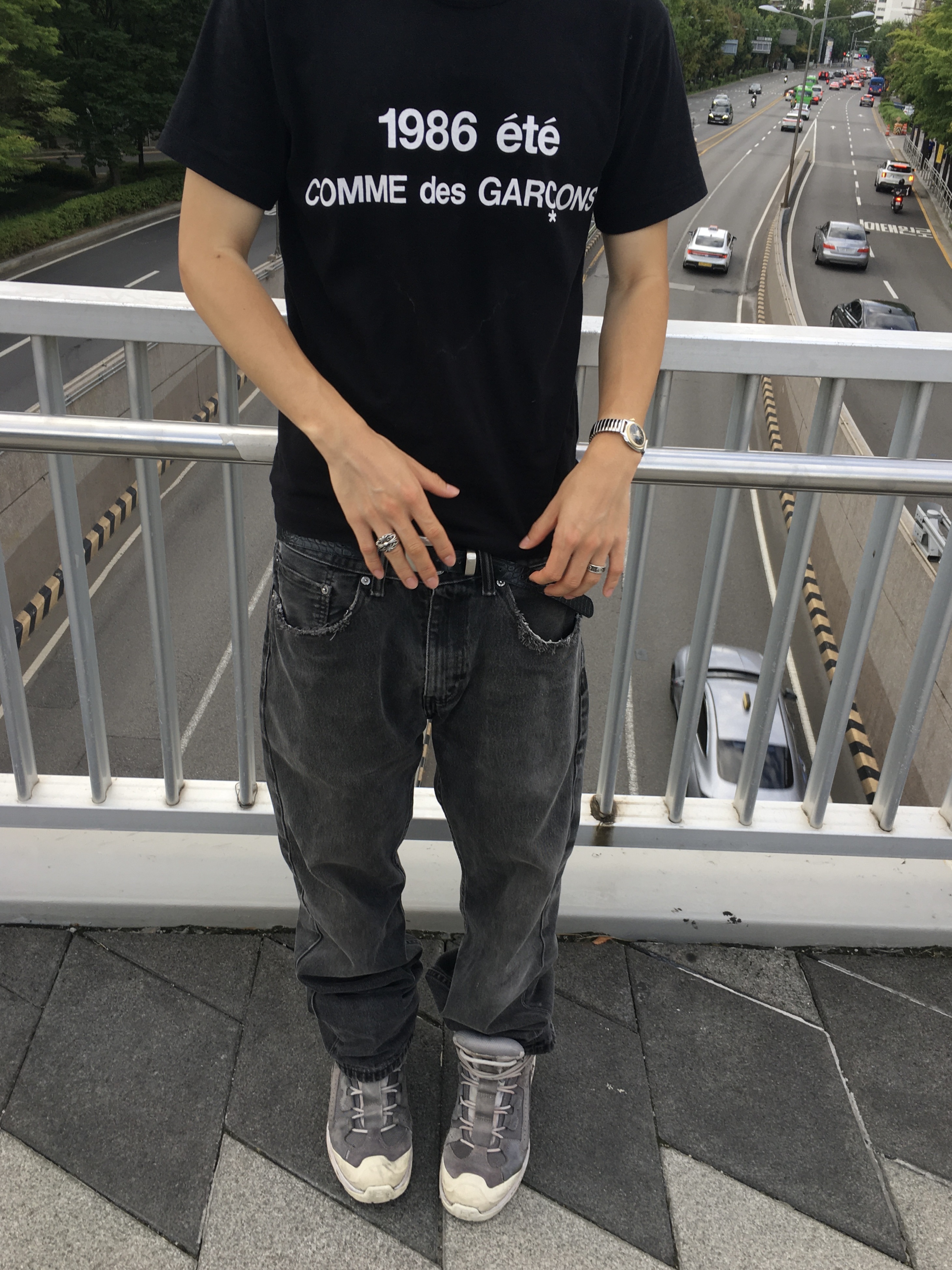 CDG 1986 Comme des Garcons T-Shirt Black 착용 스타일 - 1