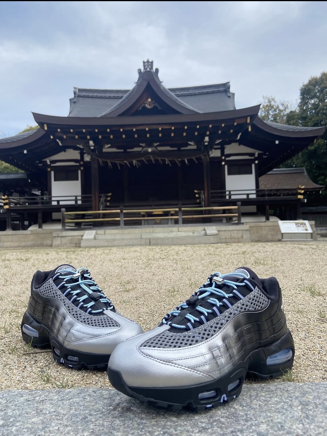 Nike x Palace Air Max 95 Metallic Silver Aluminum 착용 스타일 - 5