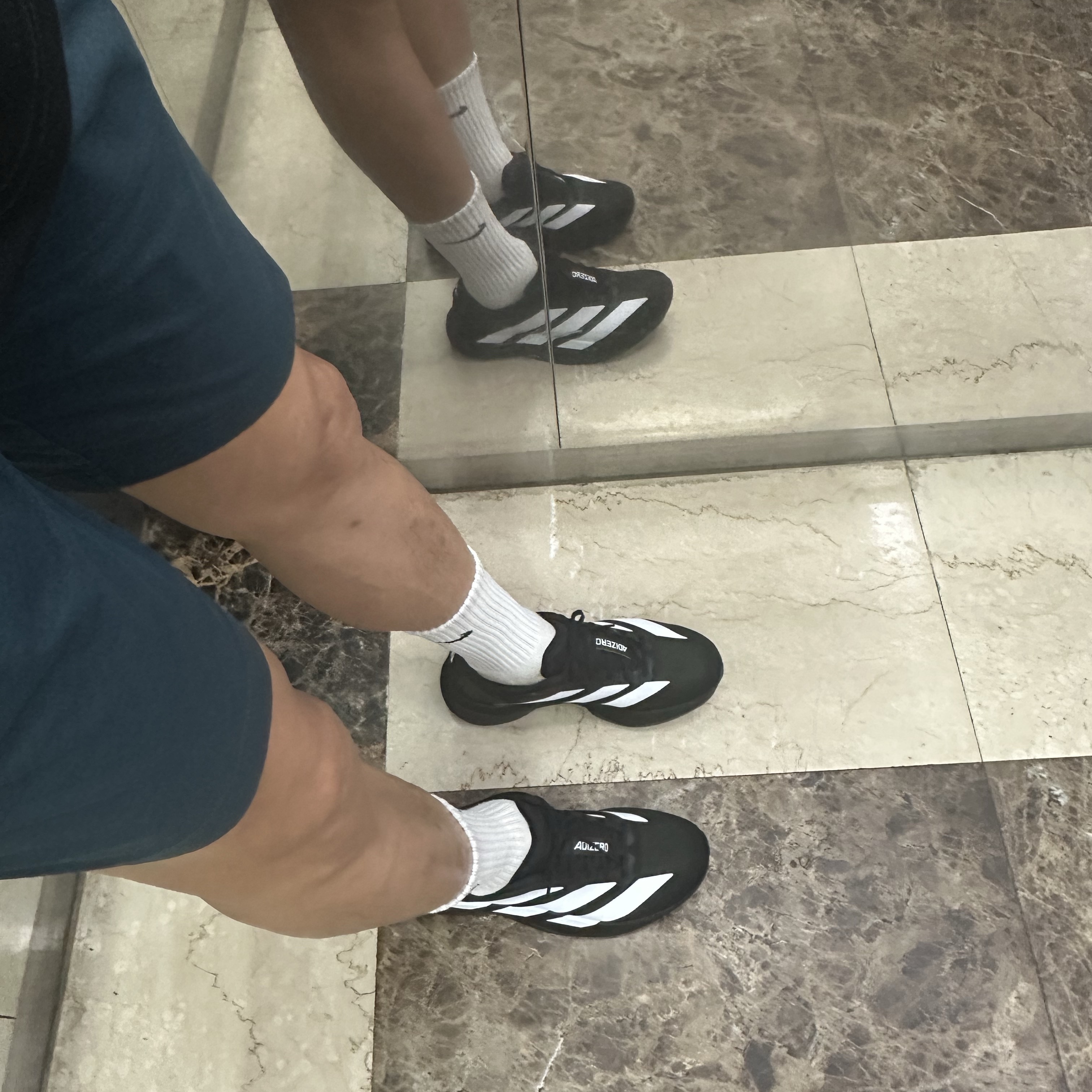 Adidas Adizero EVO SL Core Black Cloud White 착용 스타일