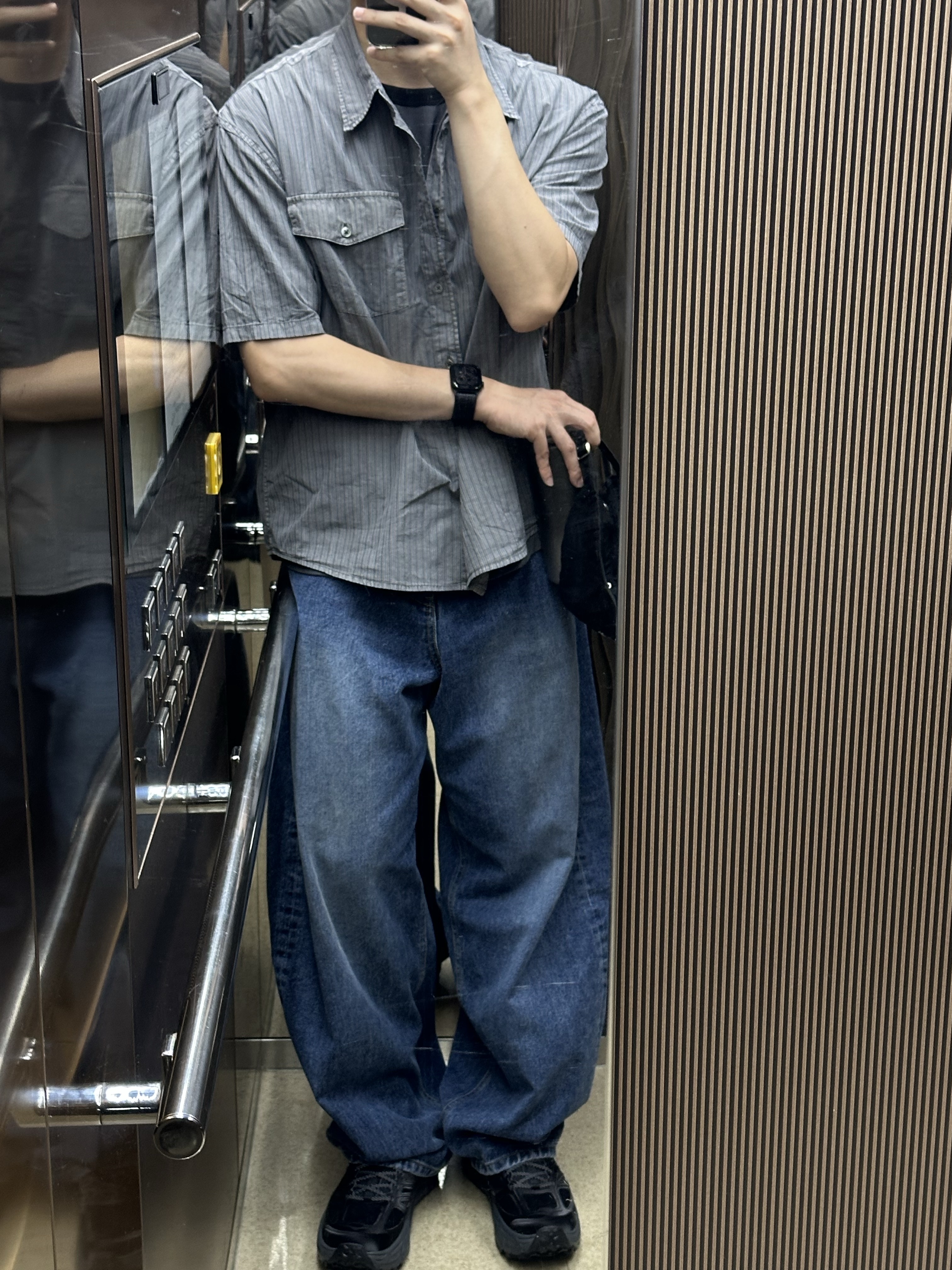 Hoka x Xlim Mafate Speed 2 TS Black Charcoal, Hatchingroom Wide Curve Jeans Washed Blue 착용 스타일