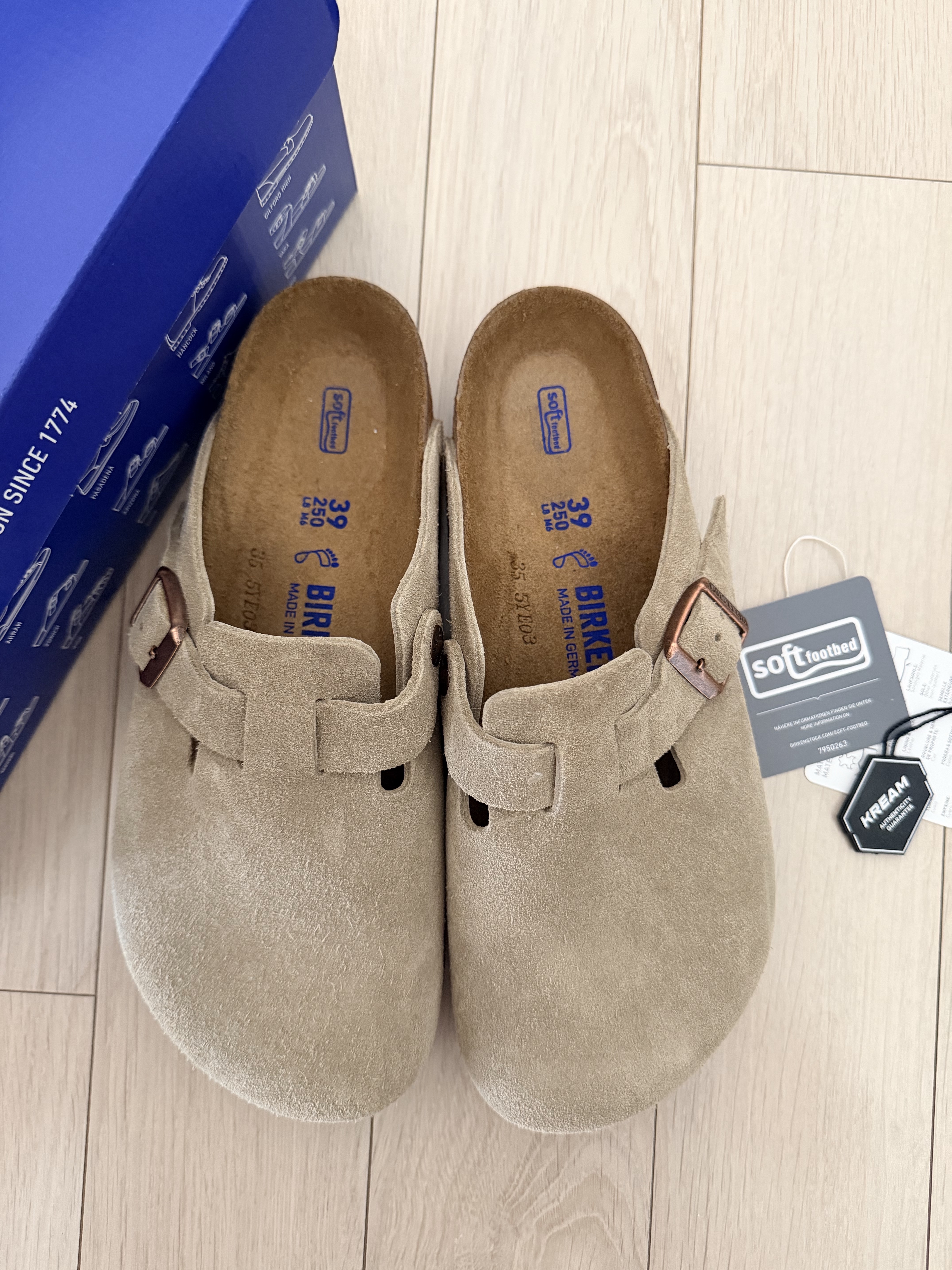Birkenstock Boston Soft Footbed Taupe - Regular 착용 스타일 - 1